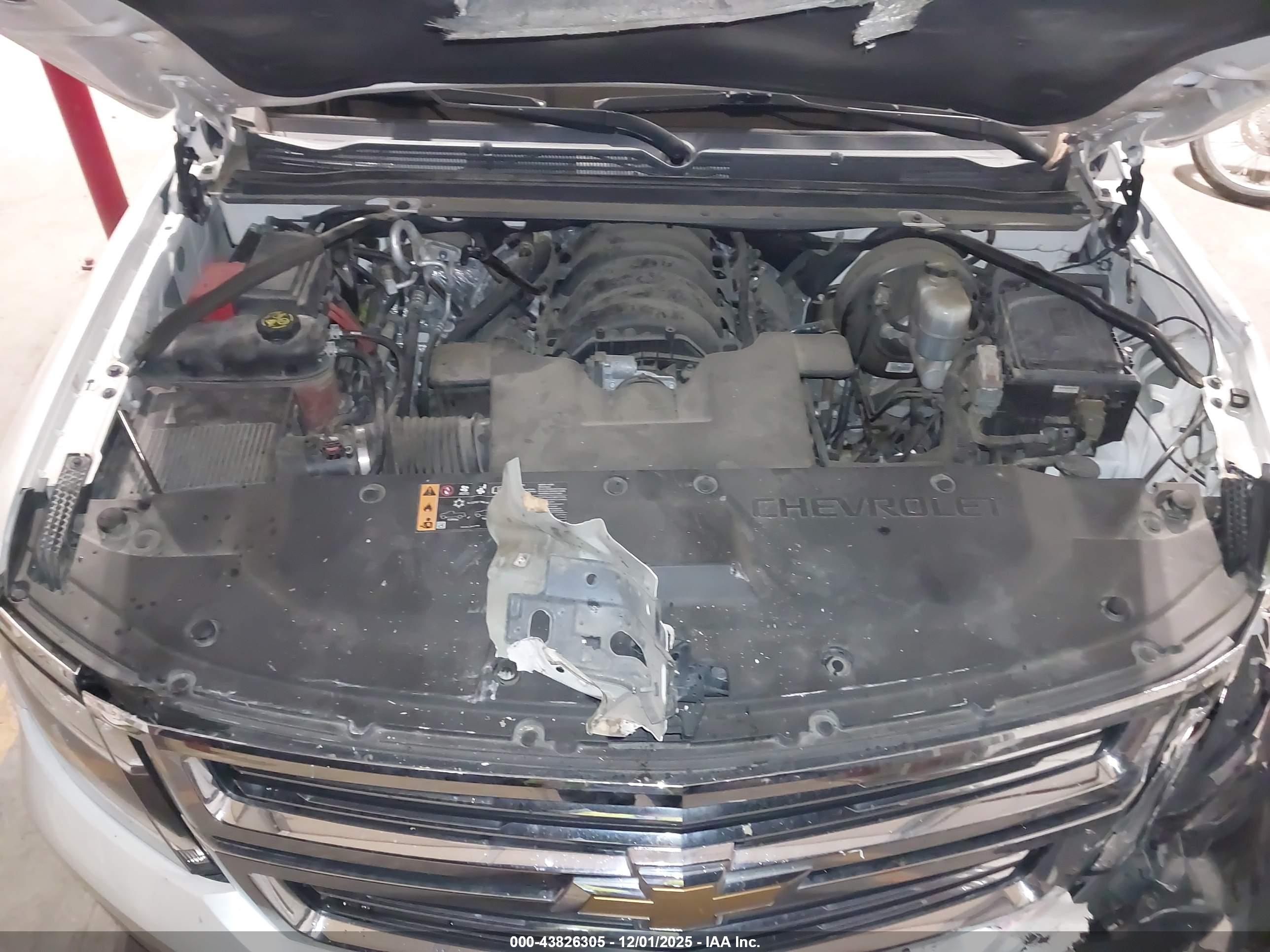 CHEVROLET SUBURBAN image 10