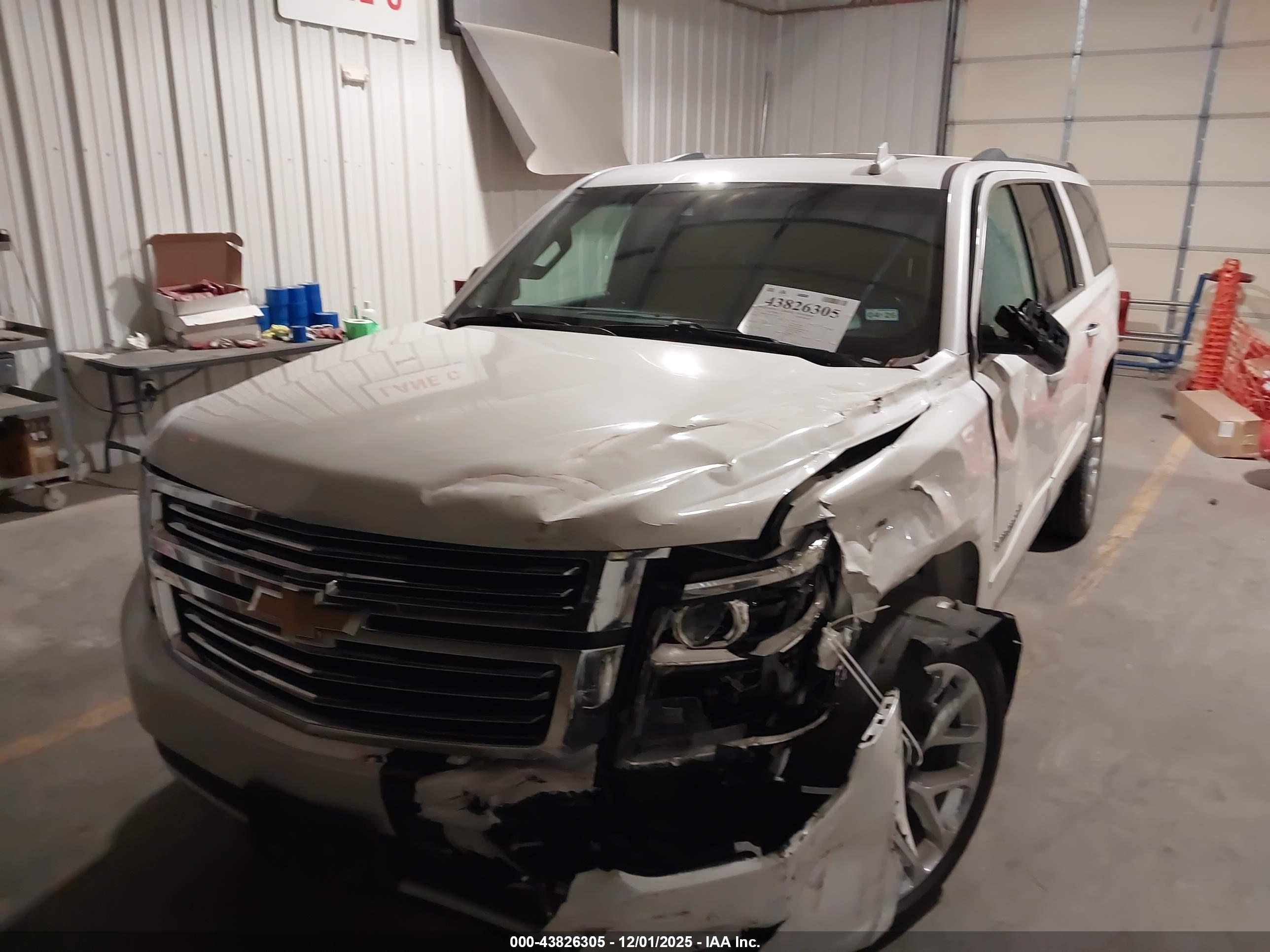 CHEVROLET SUBURBAN image 2