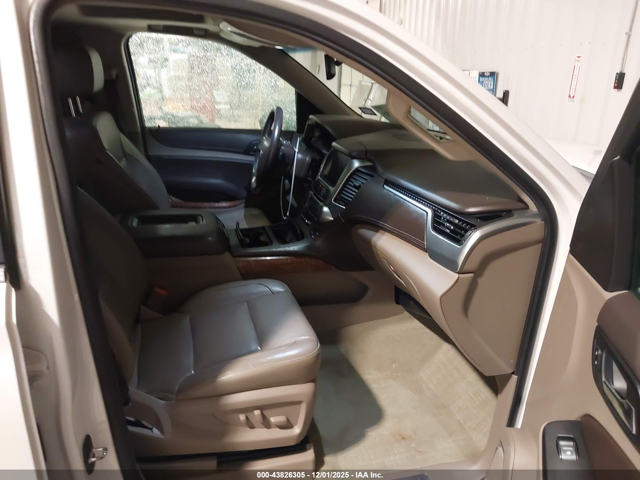 CHEVROLET SUBURBAN image 5