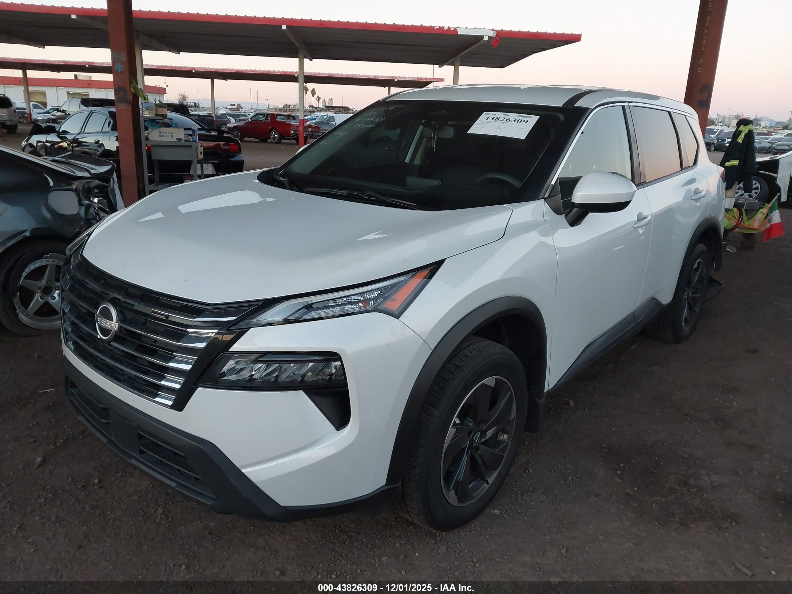 NISSAN ROGUE image 2