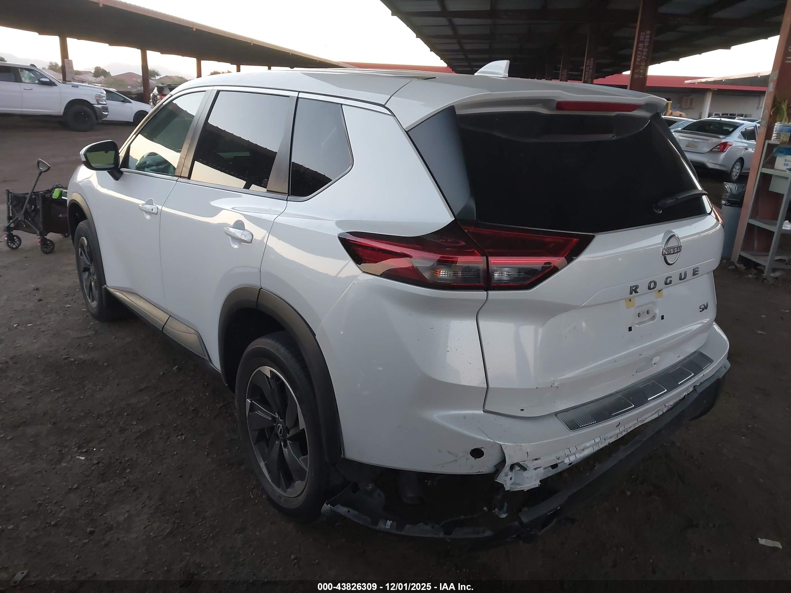 NISSAN ROGUE image 3