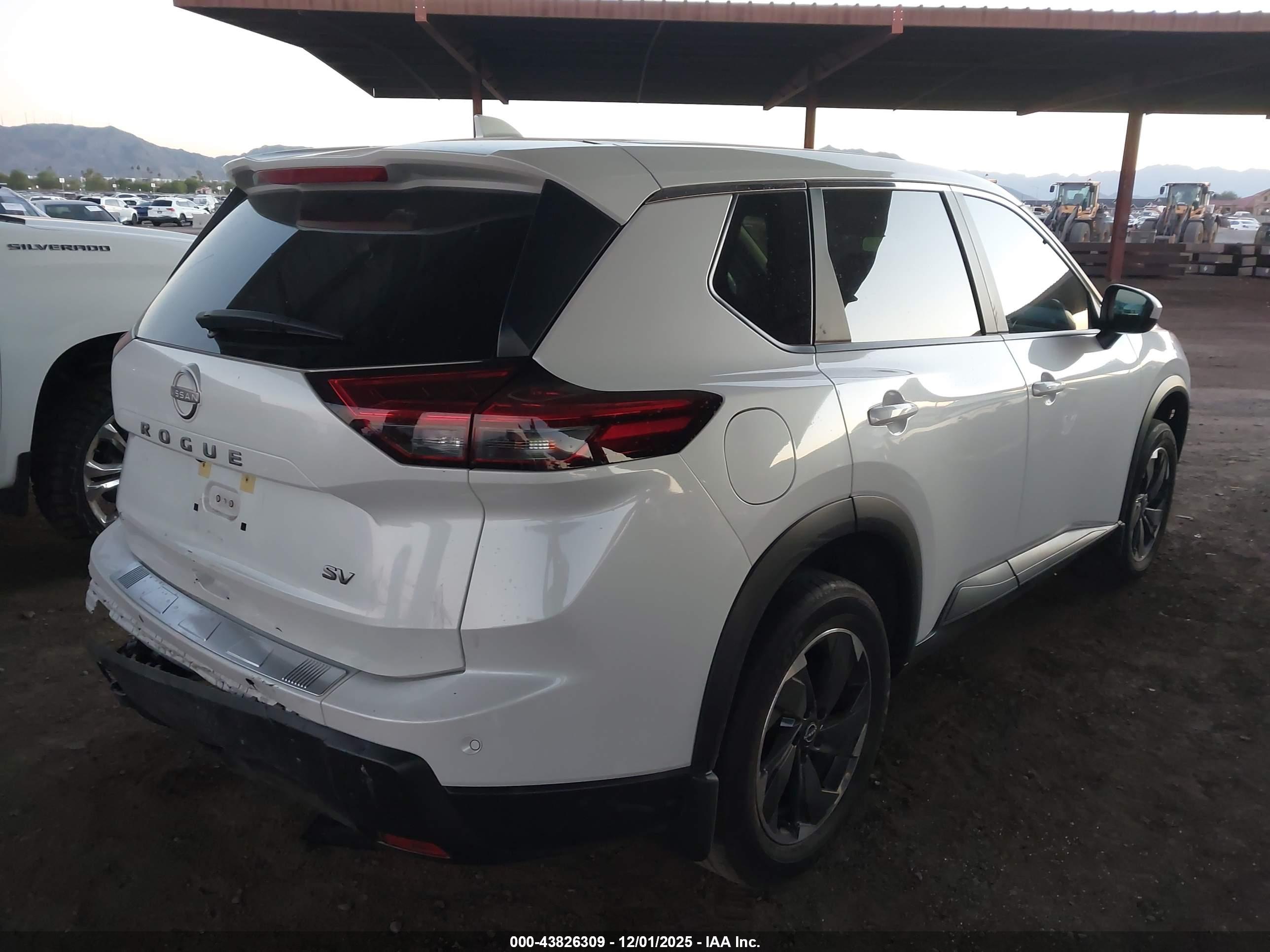 NISSAN ROGUE image 4