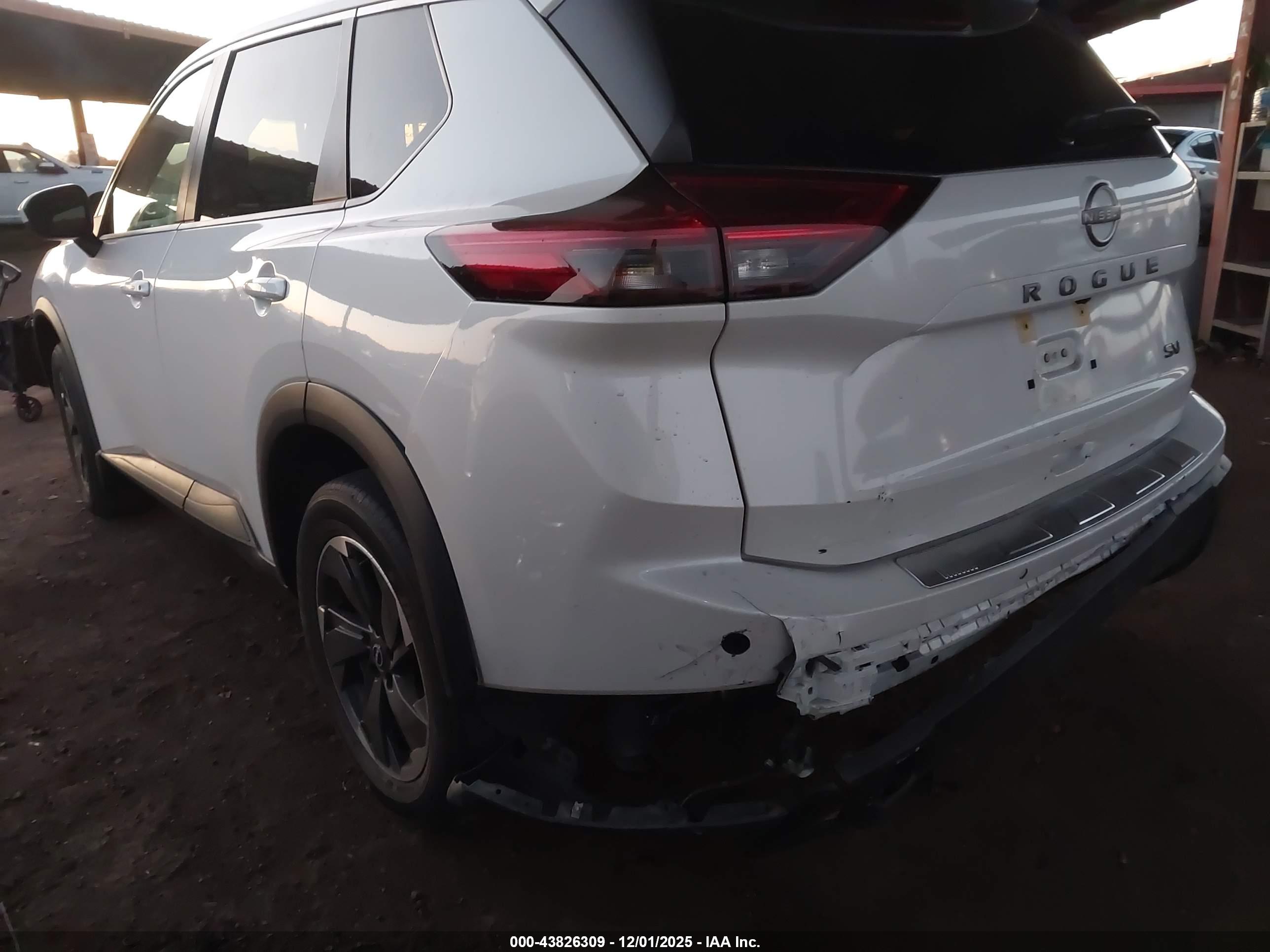 NISSAN ROGUE image 6