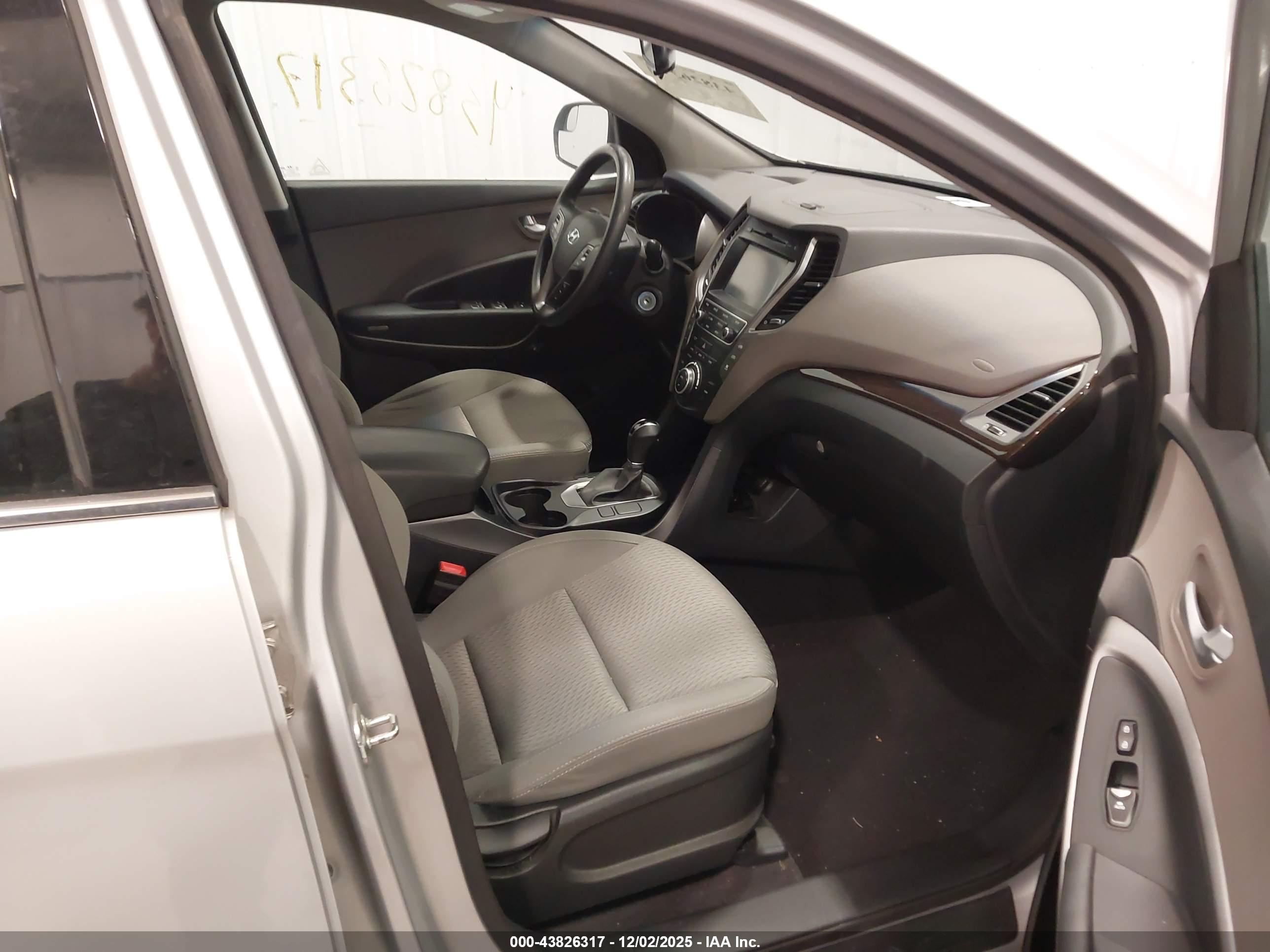 HYUNDAI SANTA image 5
