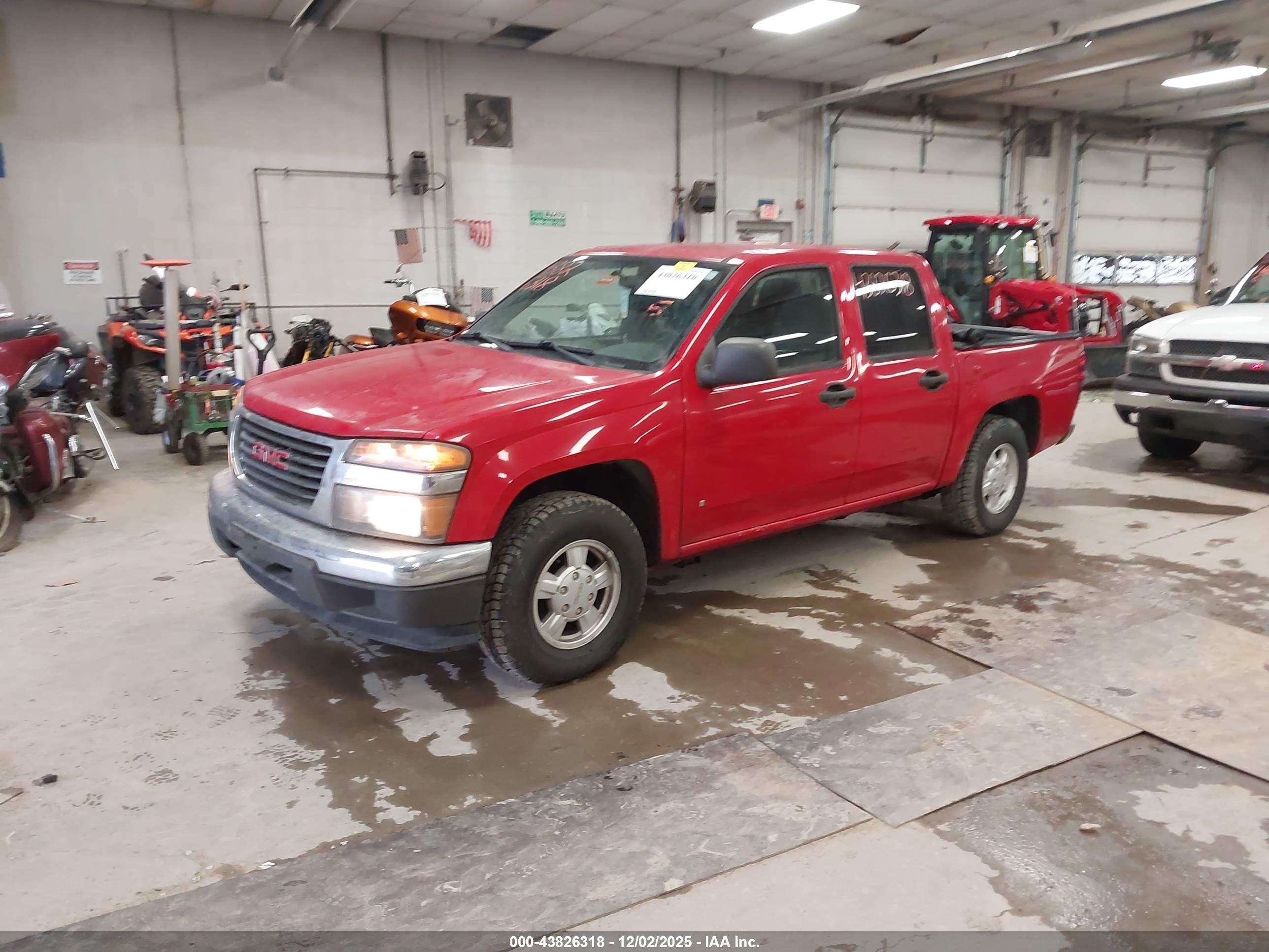 GMC CANYON image 2
