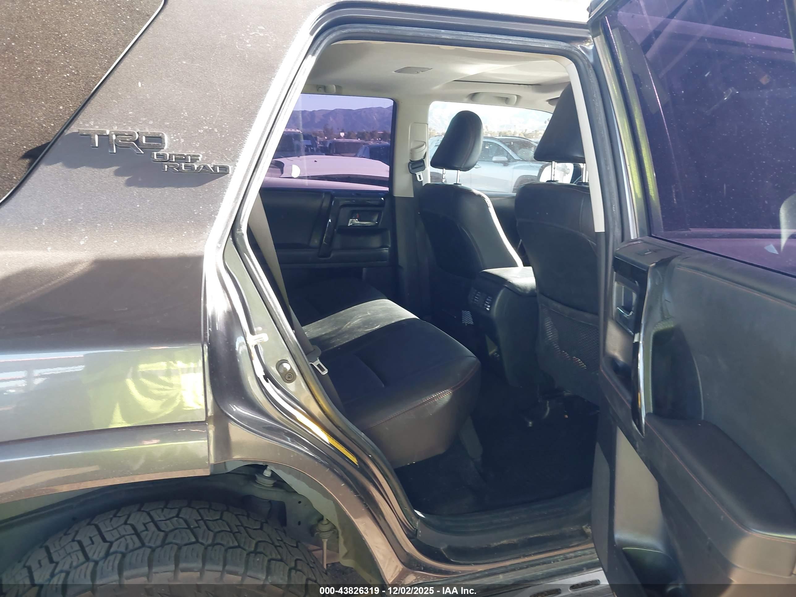 TOYOTA 4RUNNER image 8