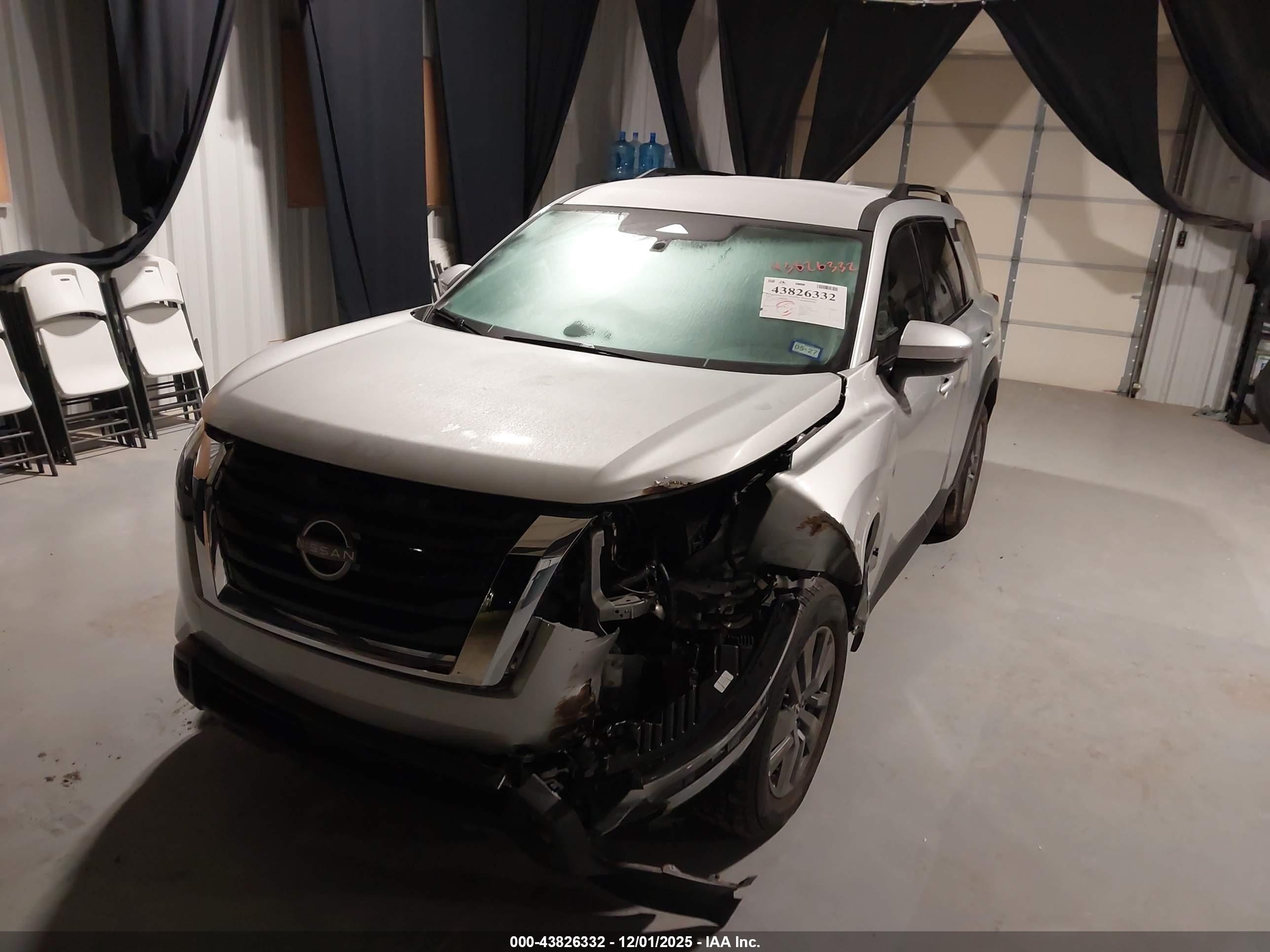NISSAN PATHFINDER image 2