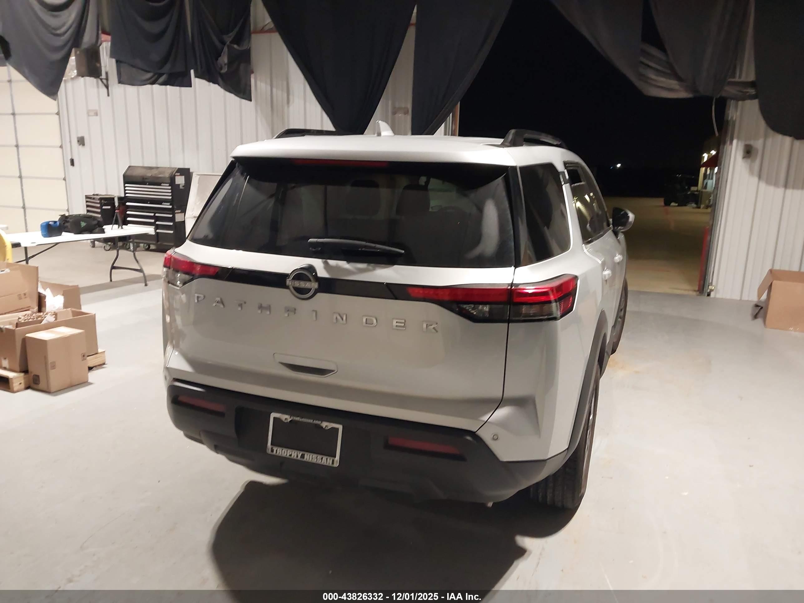 NISSAN PATHFINDER image 4