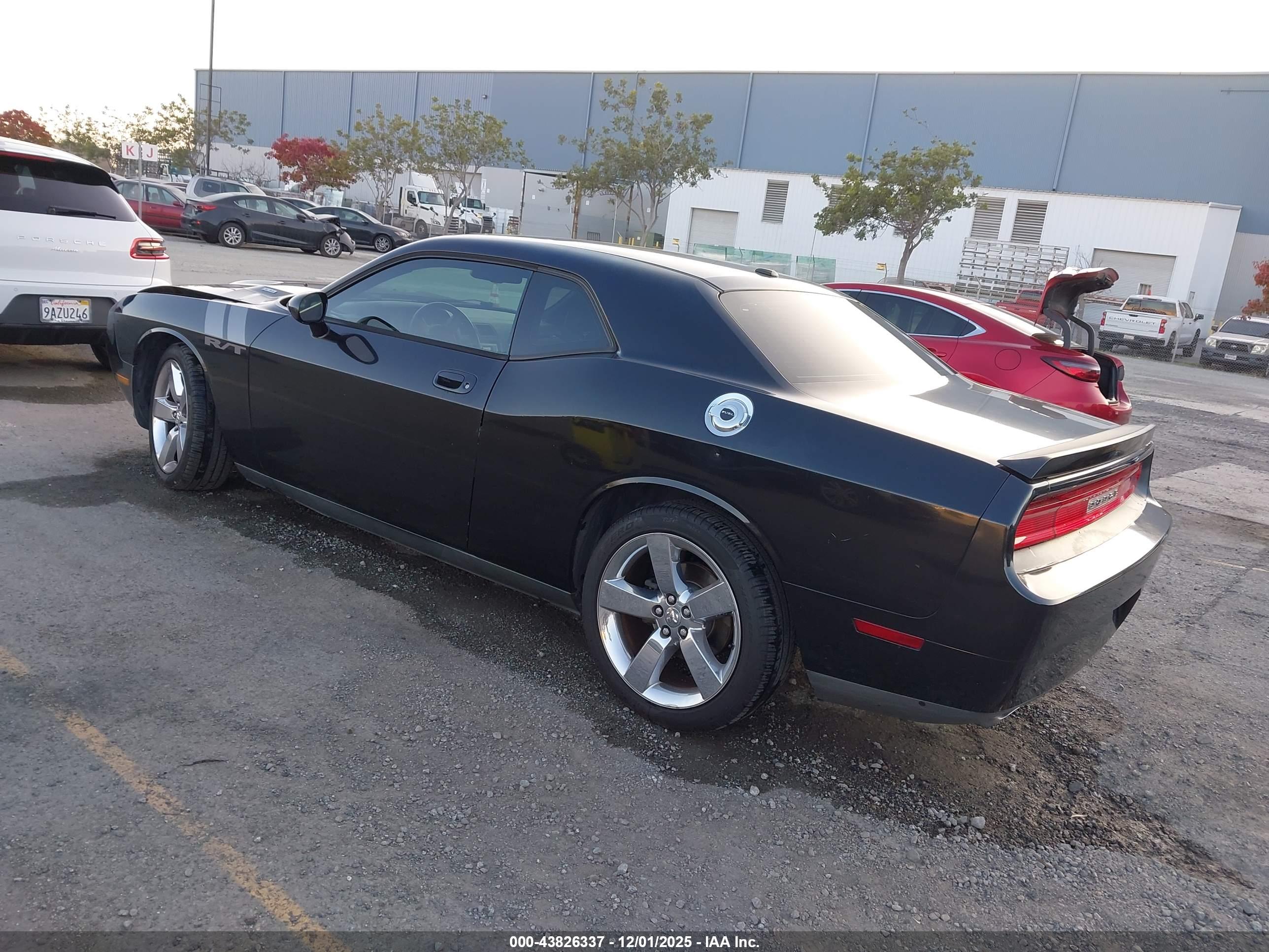 DODGE CHALLENGER image 3