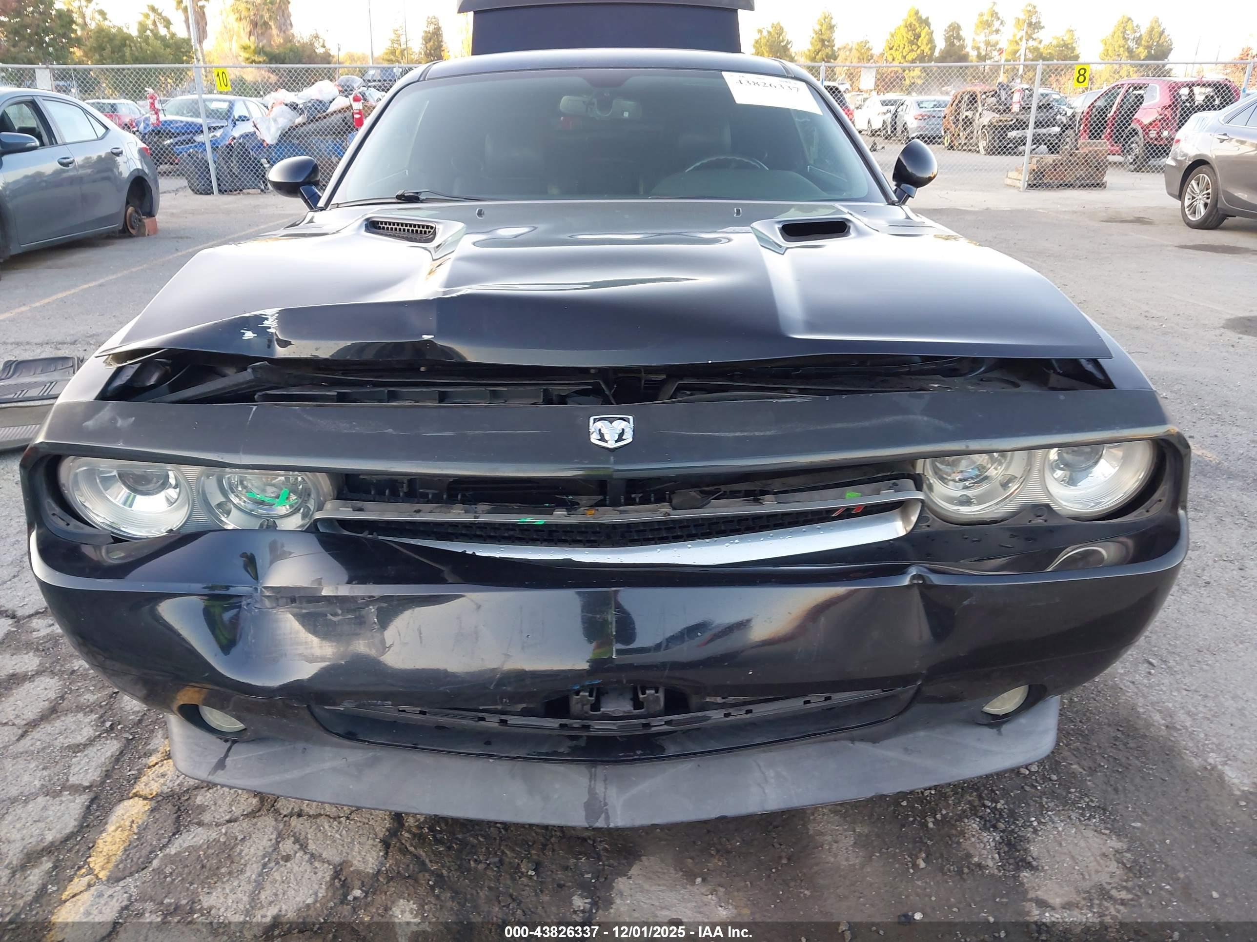 DODGE CHALLENGER image 6