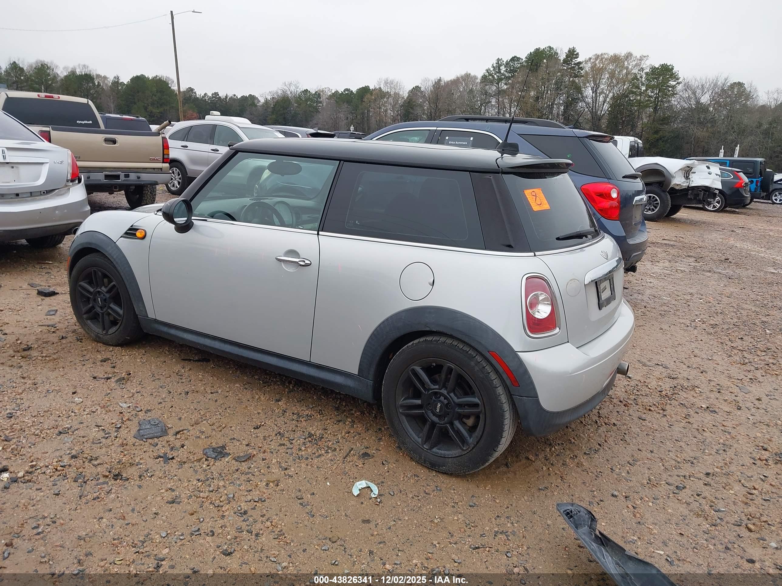MINI COOPER image 3