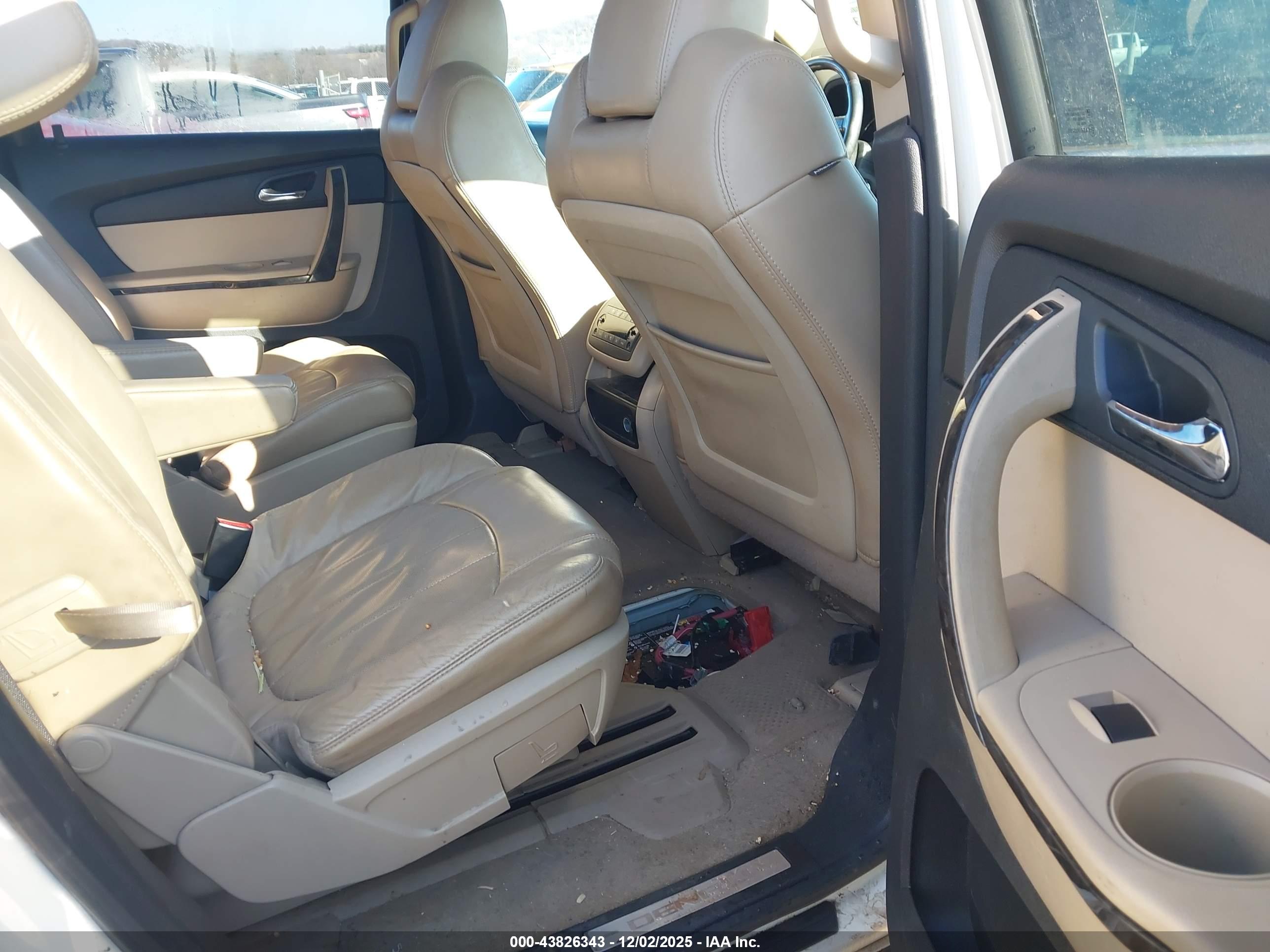 GMC ACADIA image 8