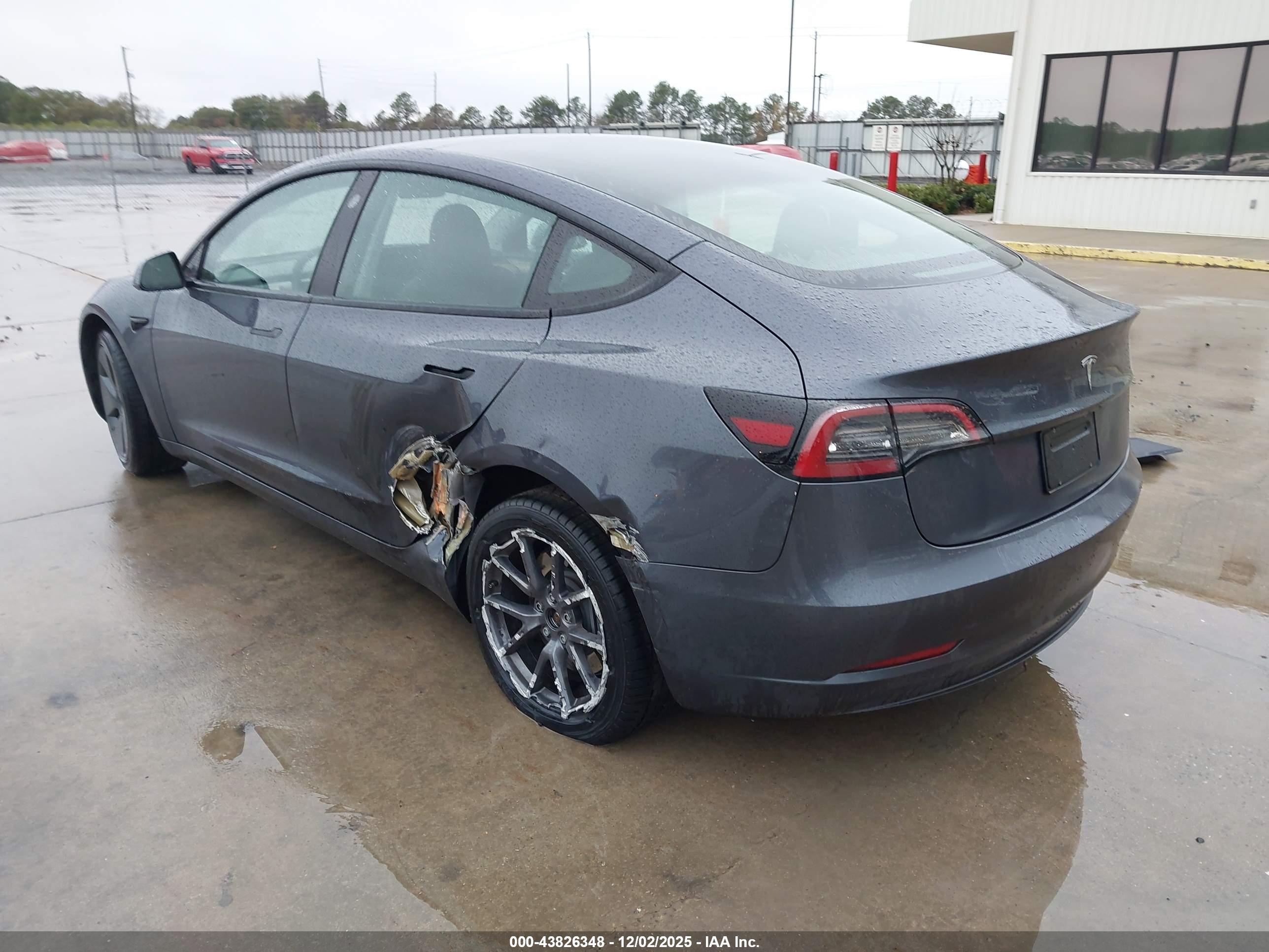 TESLA MODEL image 3