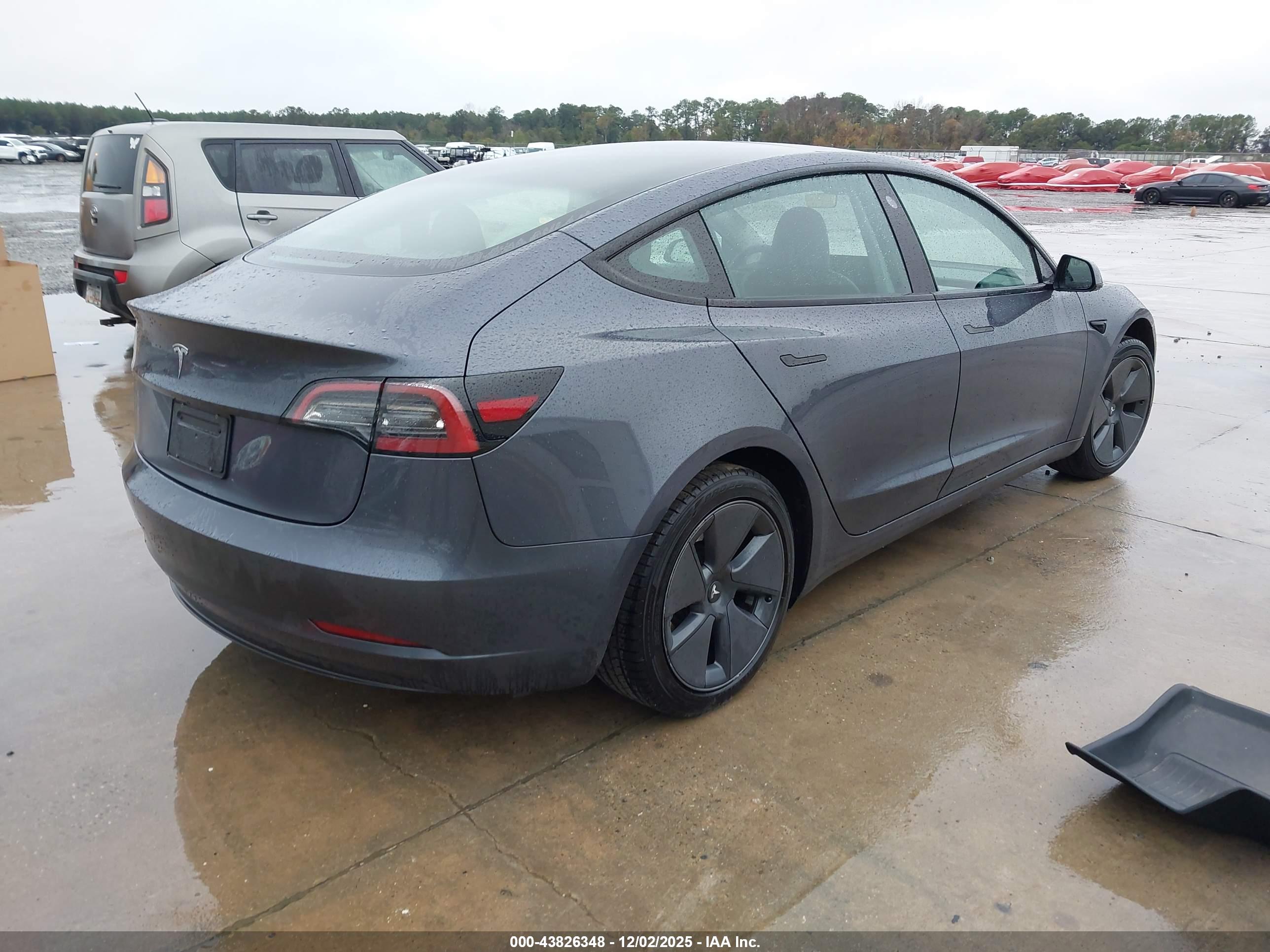 TESLA MODEL image 4