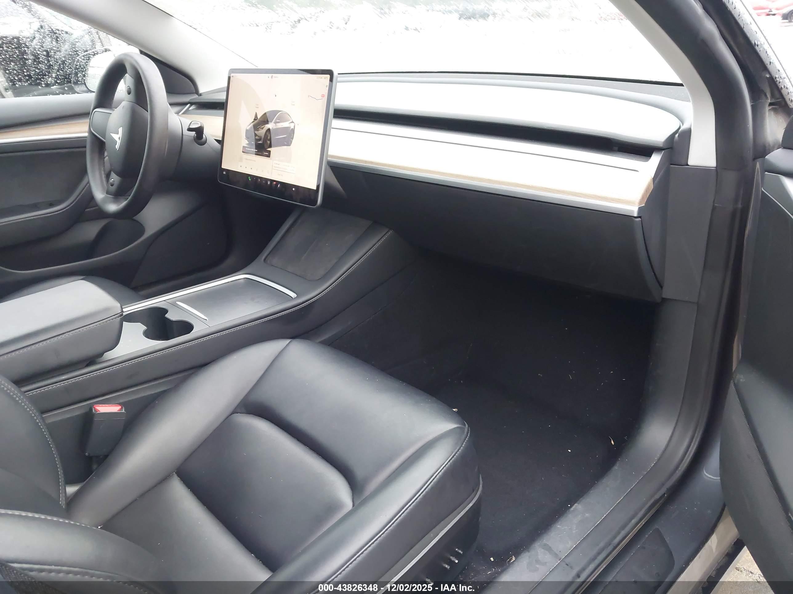 TESLA MODEL image 5