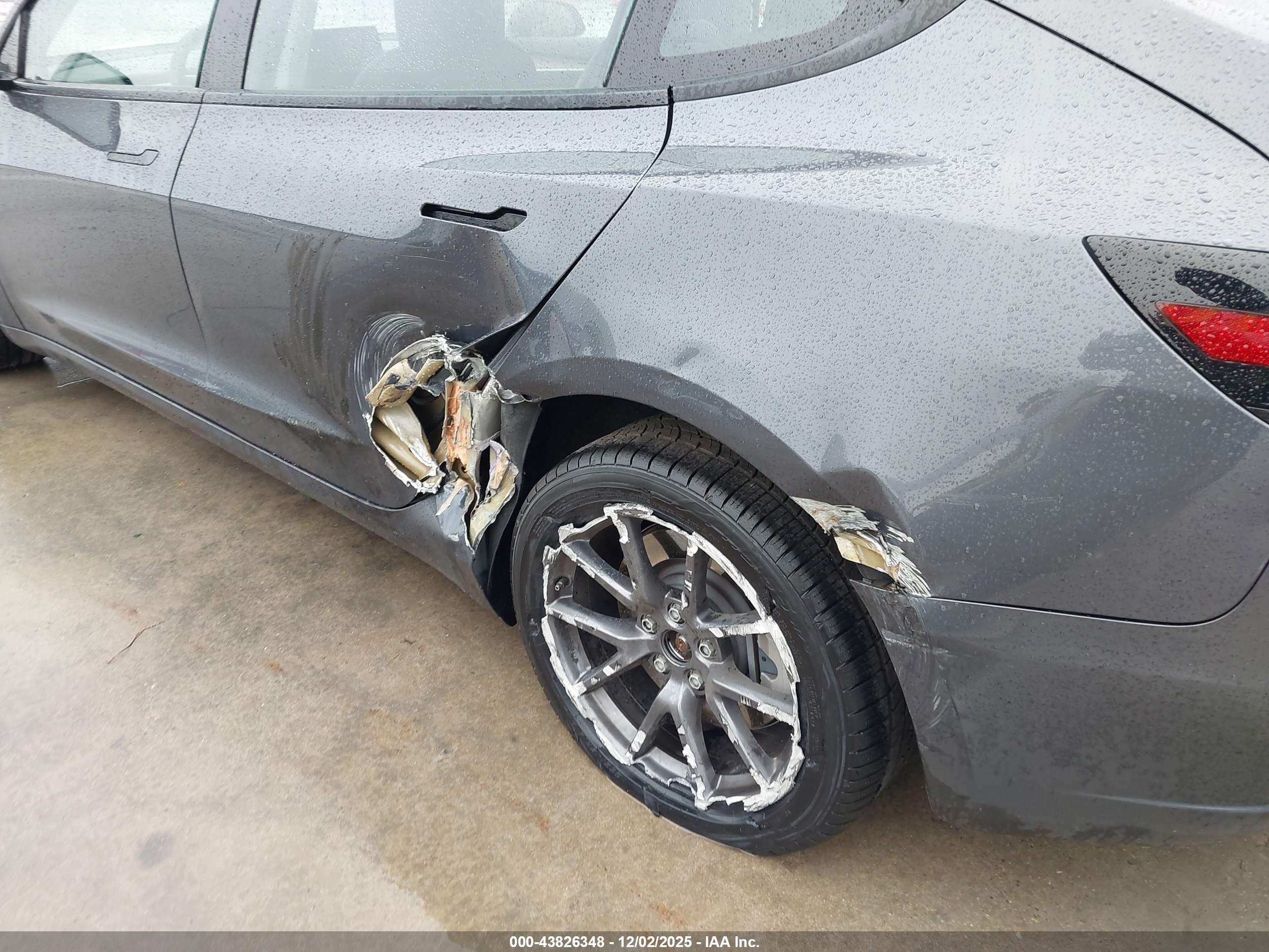 TESLA MODEL image 6