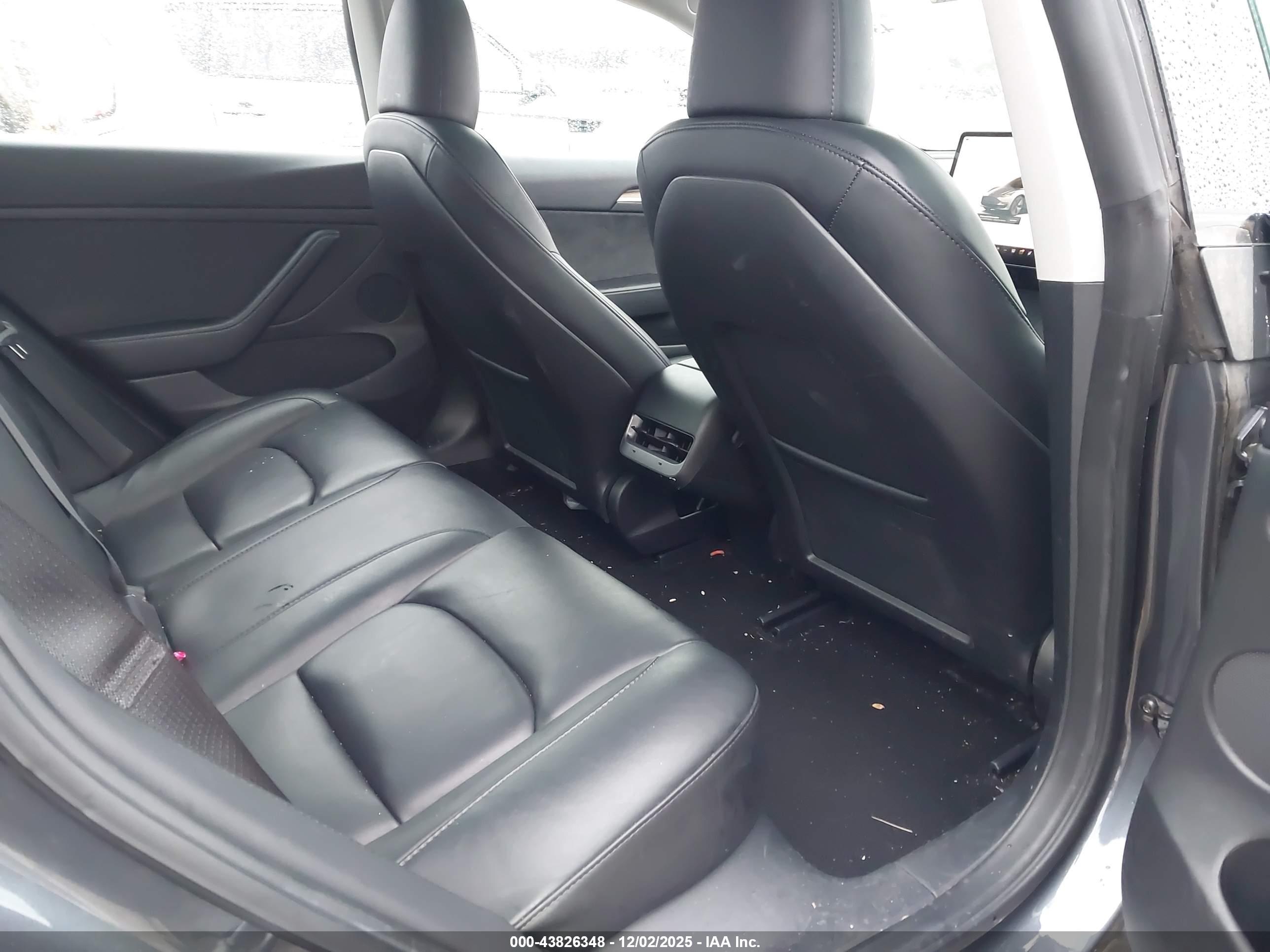 TESLA MODEL image 8