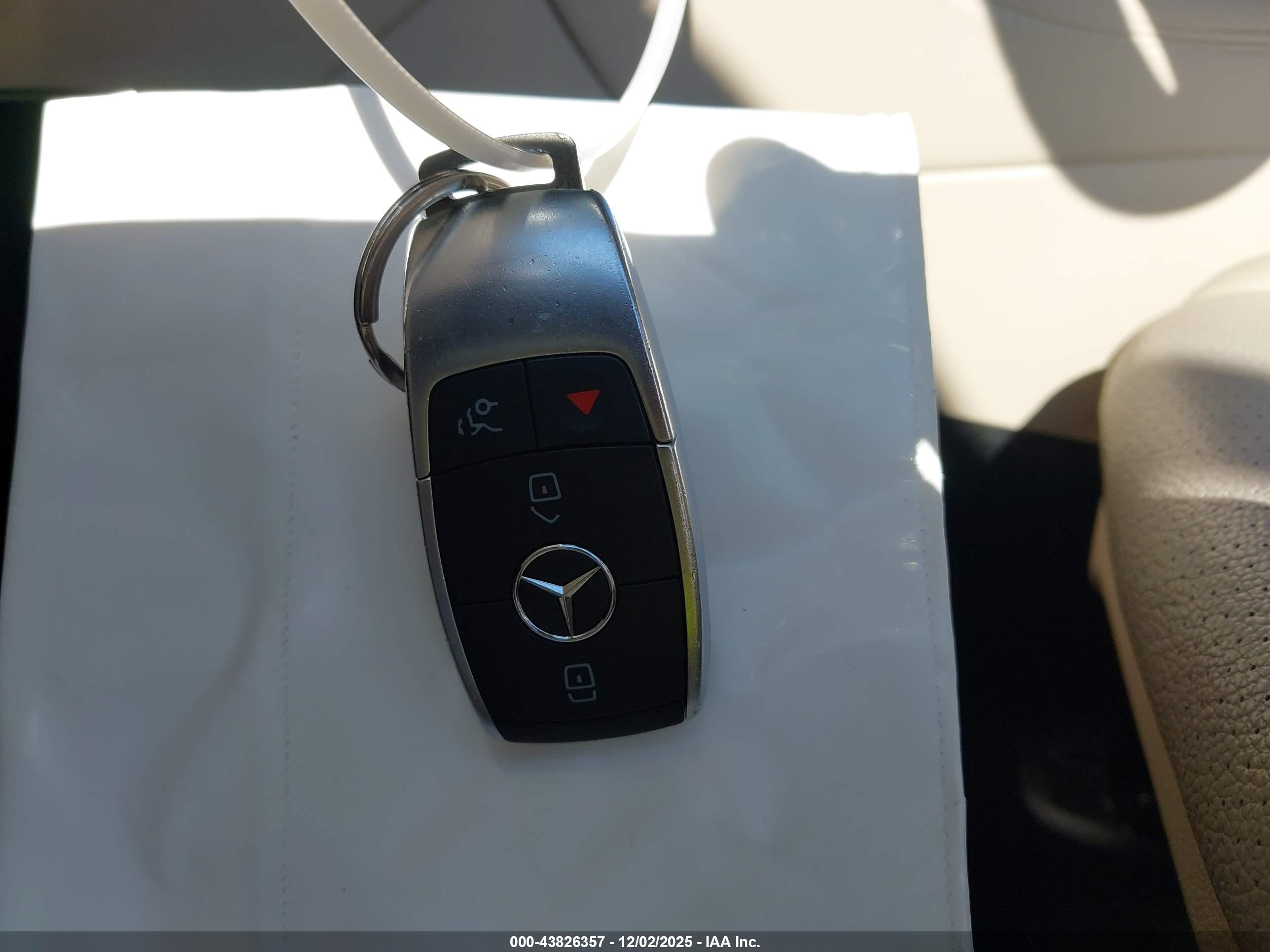 MERCEDES-BENZ GLC image 11