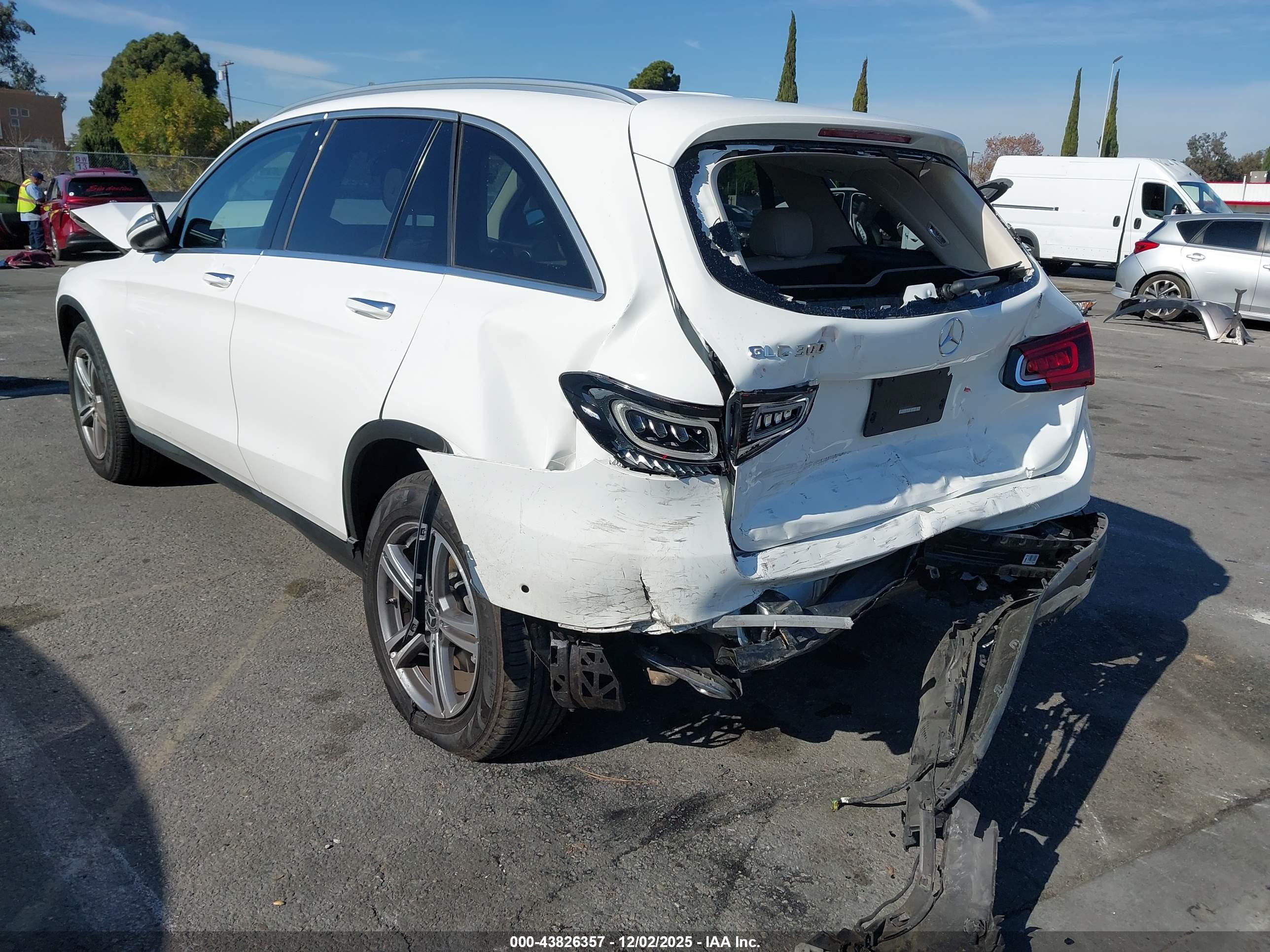 MERCEDES-BENZ GLC image 3