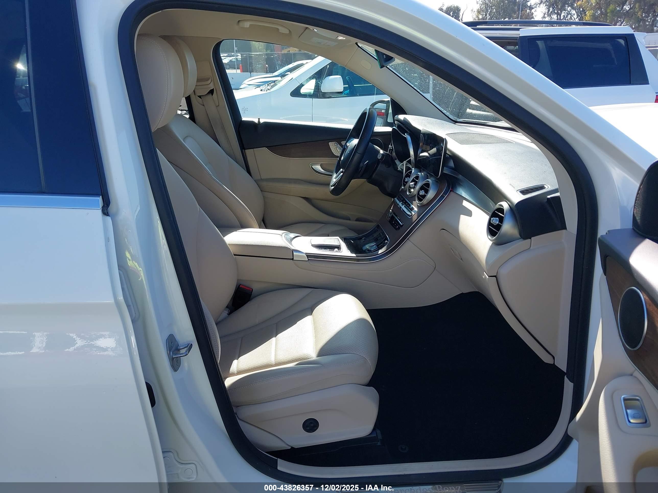 MERCEDES-BENZ GLC image 5