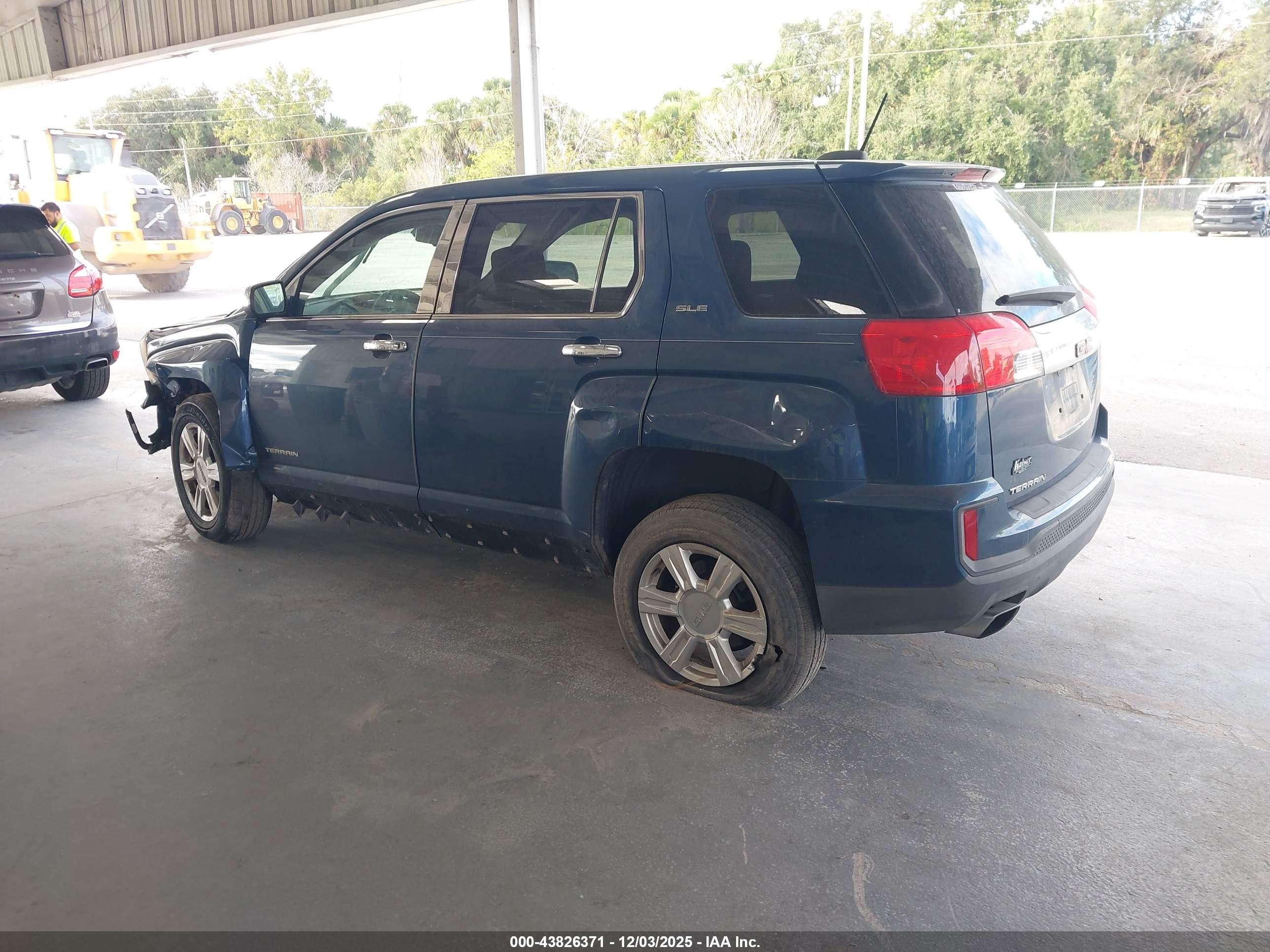 GMC TERRAIN image 3