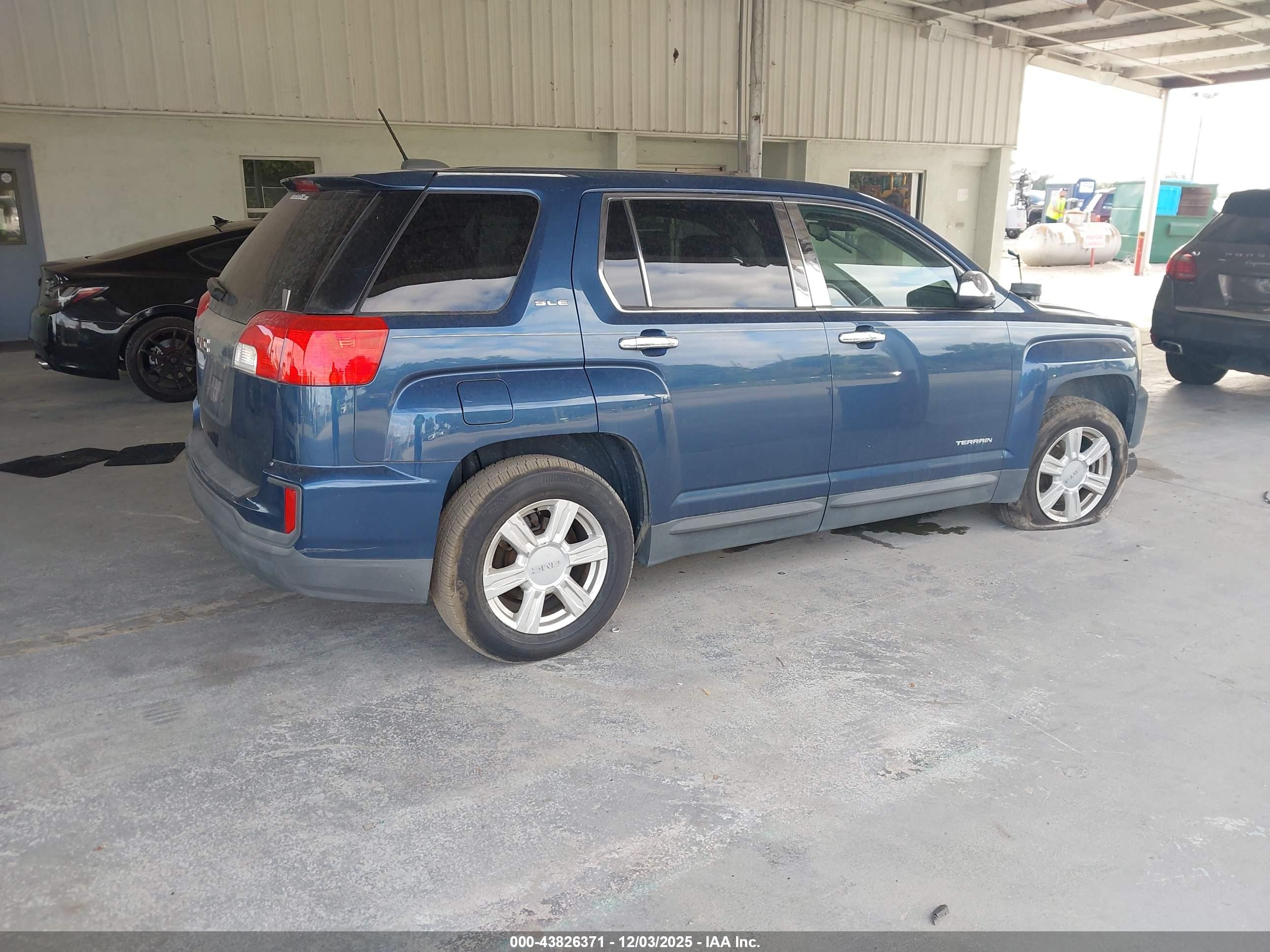 GMC TERRAIN image 4