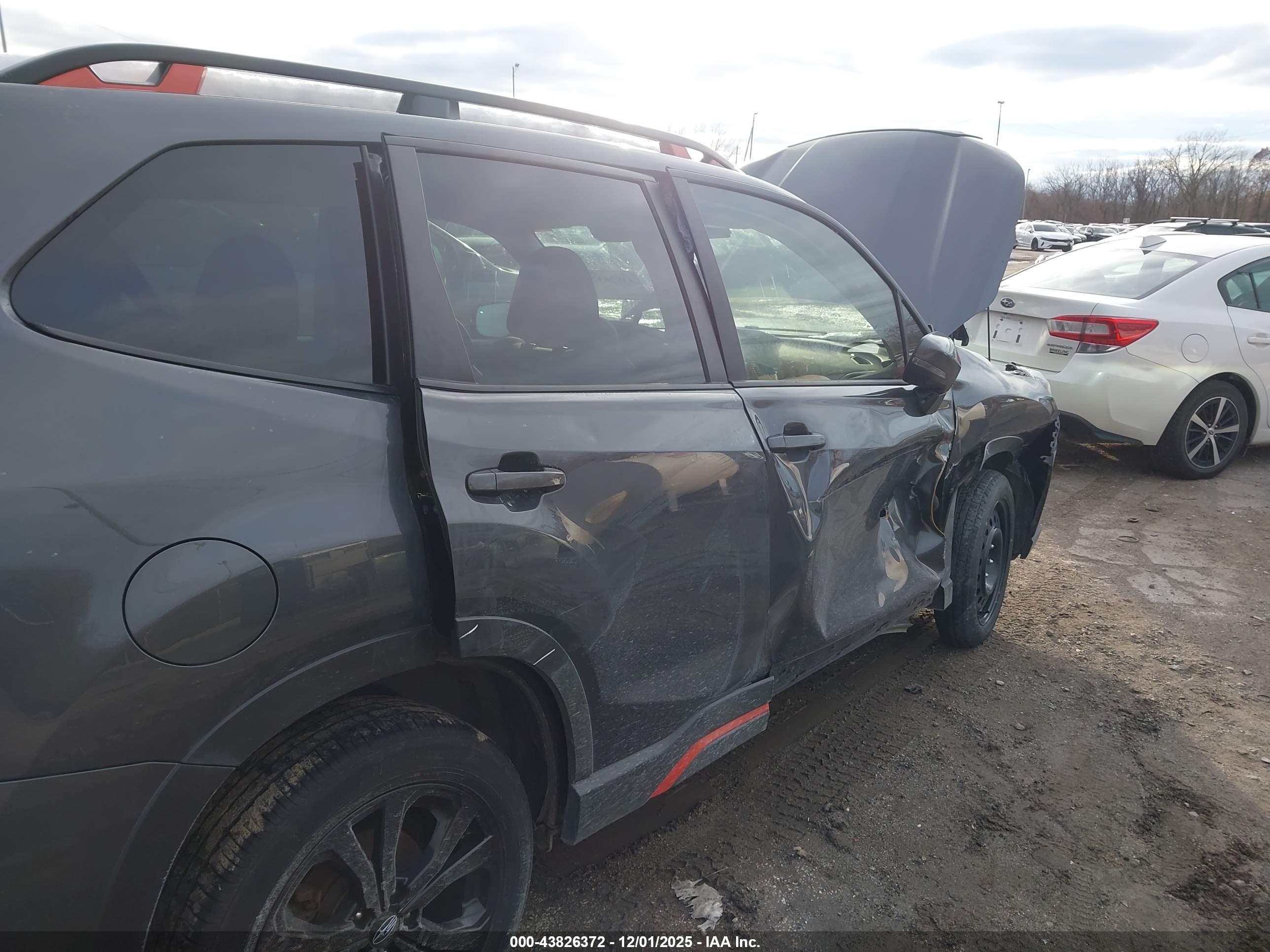 SUBARU FORESTER image 6