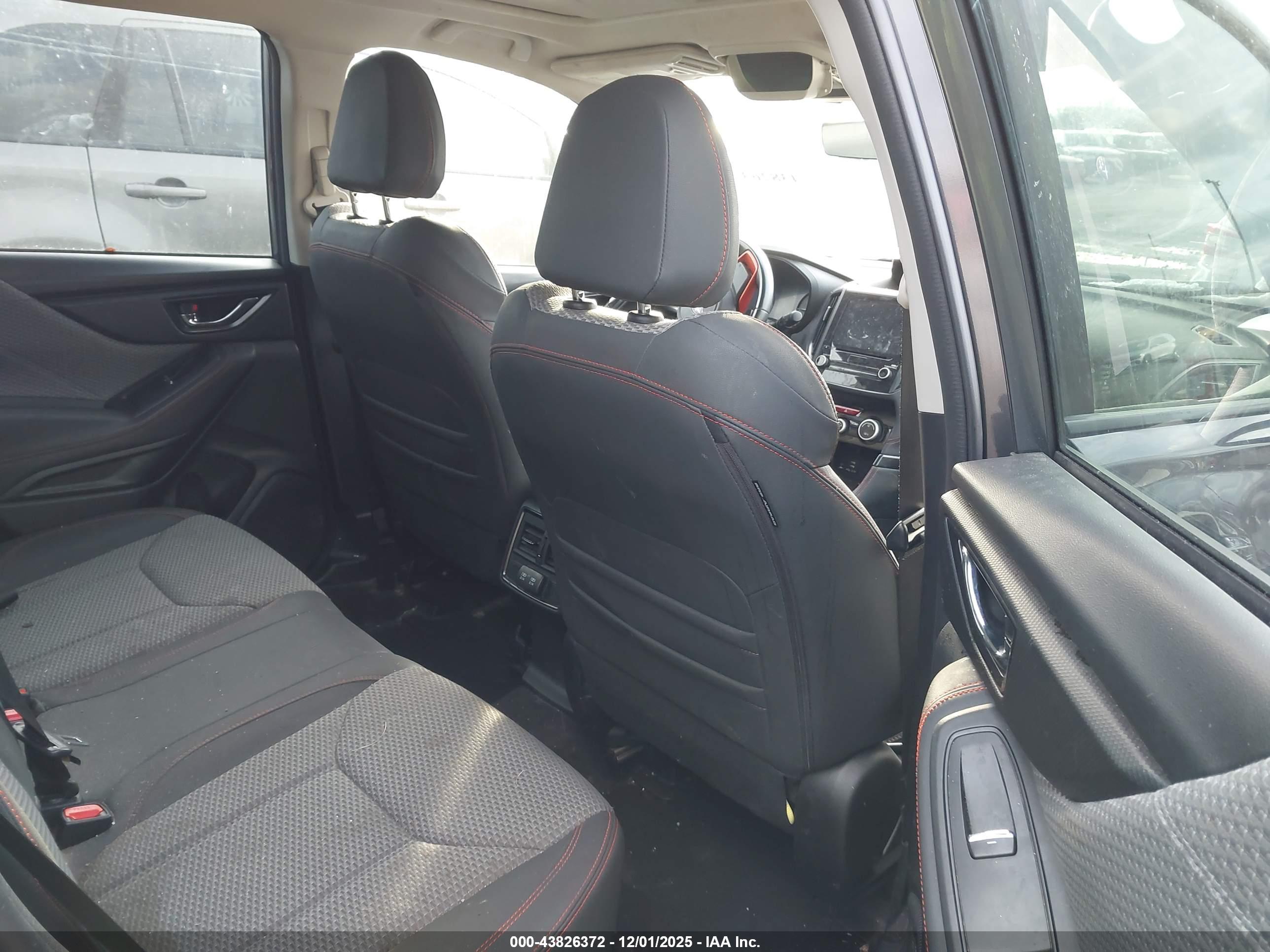 SUBARU FORESTER image 8