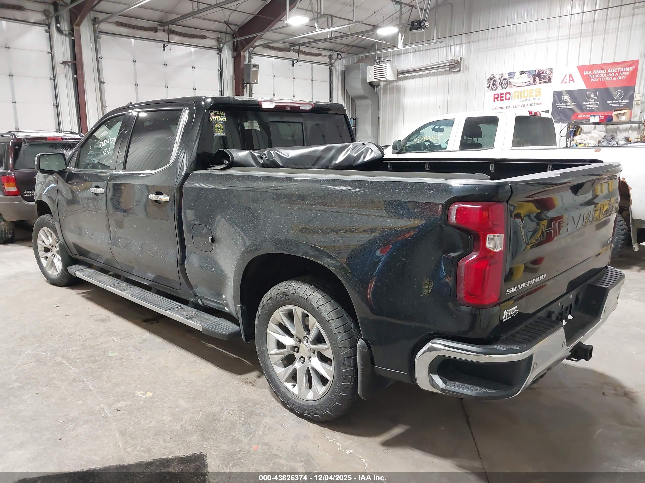 CHEVROLET SILVERADO image 3