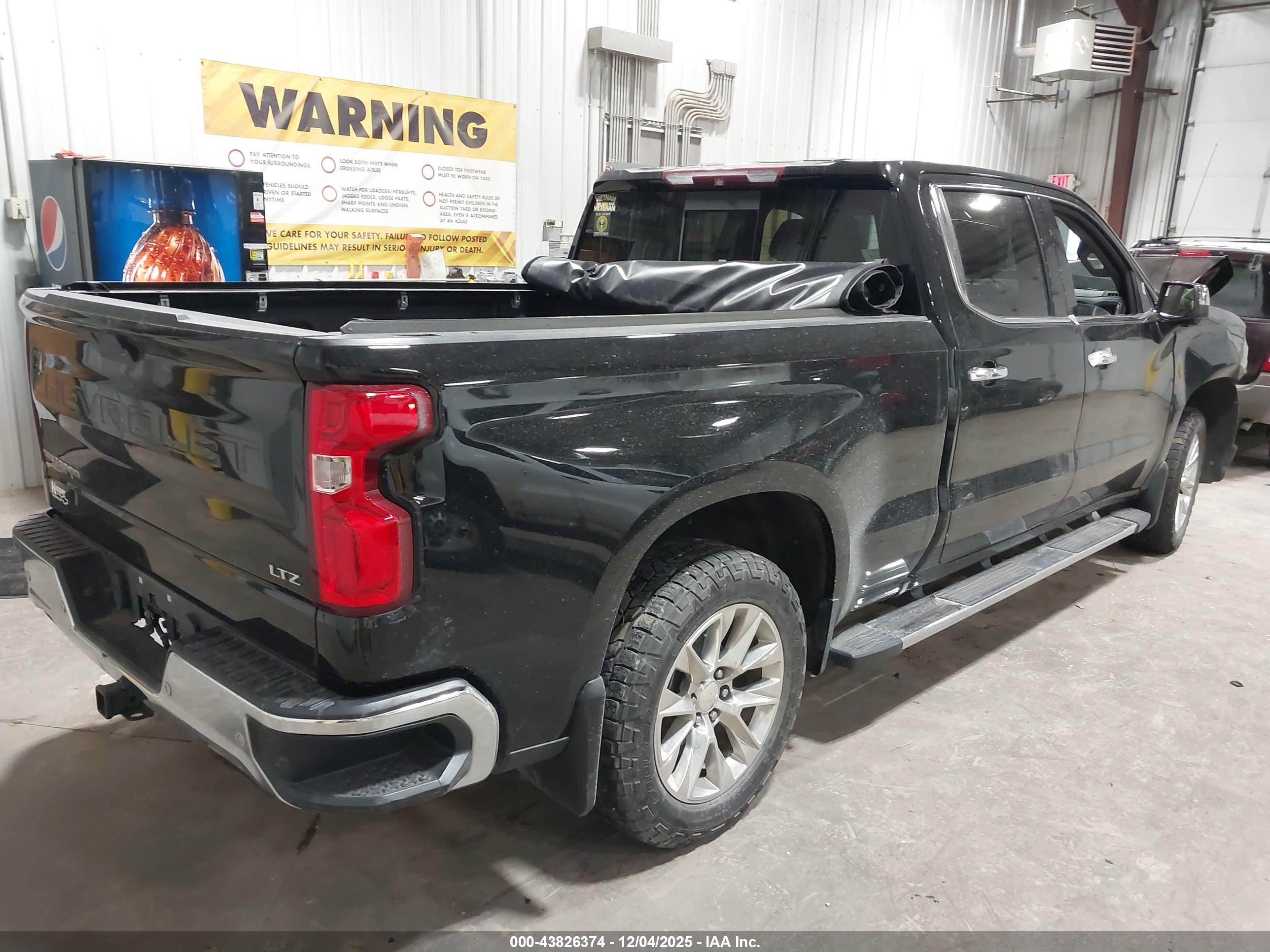 CHEVROLET SILVERADO image 4