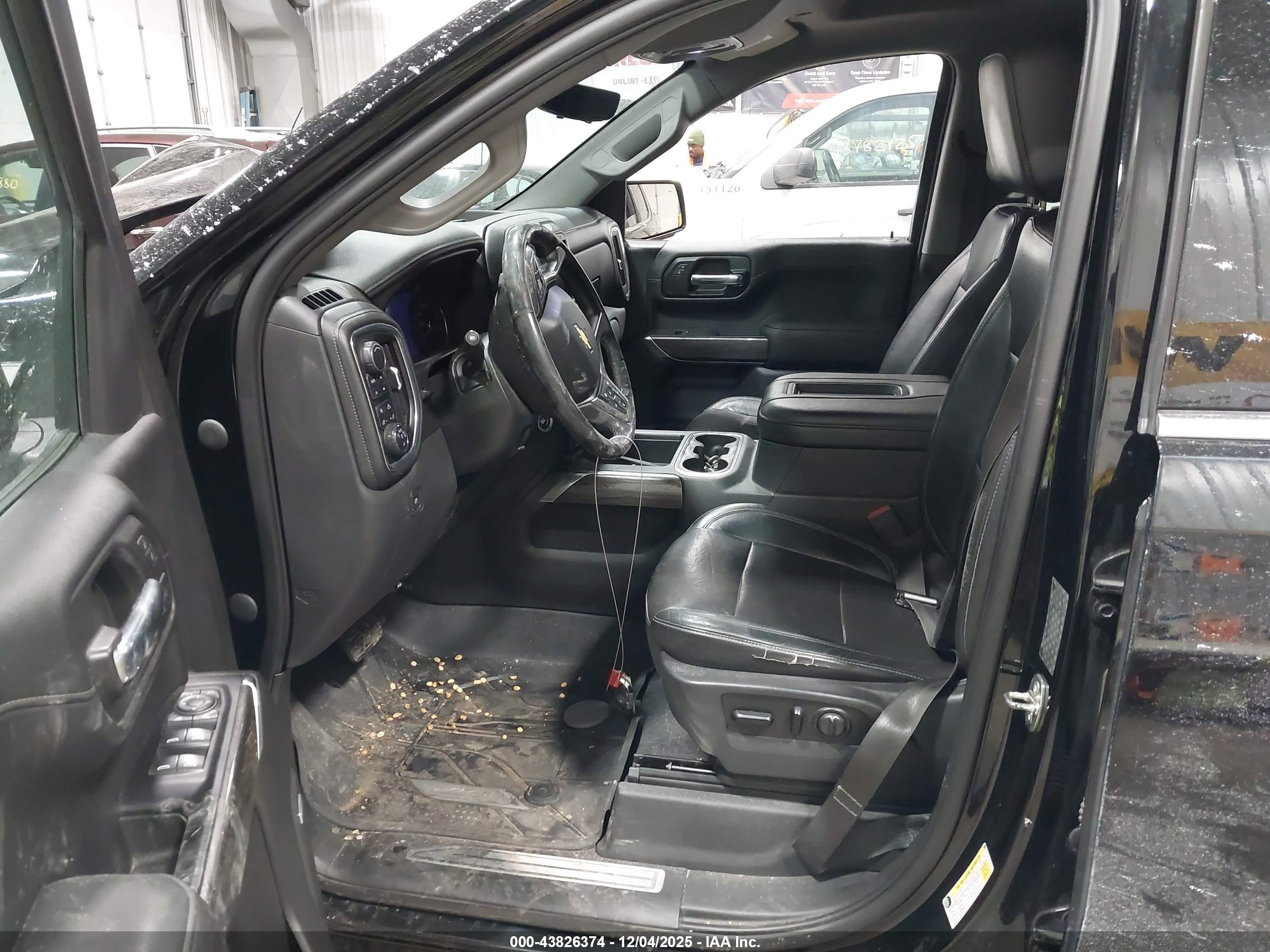 CHEVROLET SILVERADO image 5