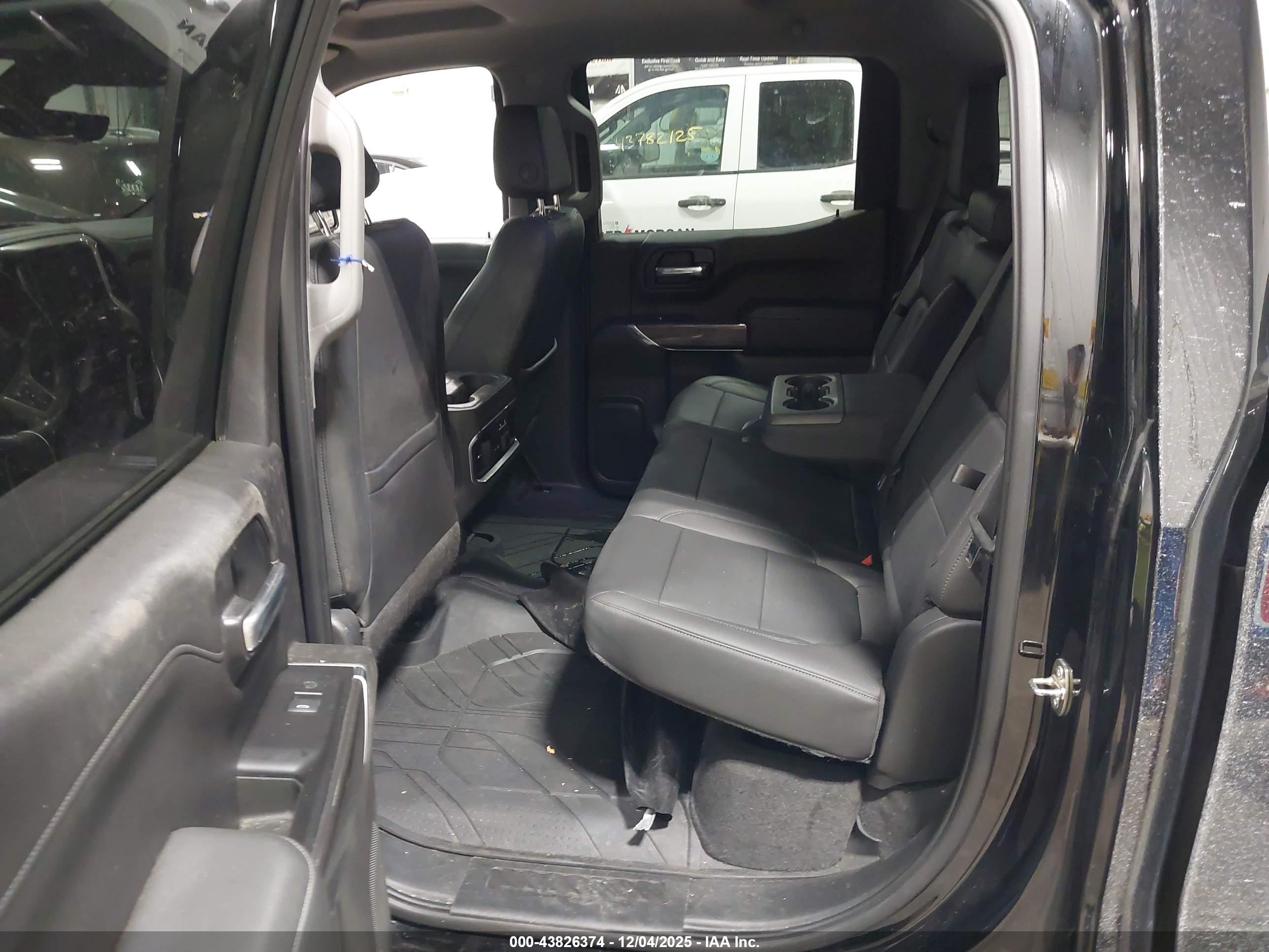 CHEVROLET SILVERADO image 8