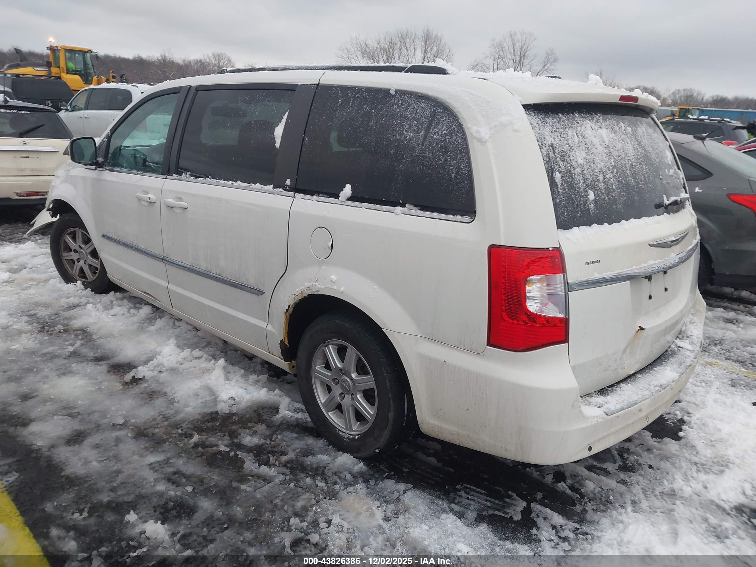 CHRYSLER TOWN image 3