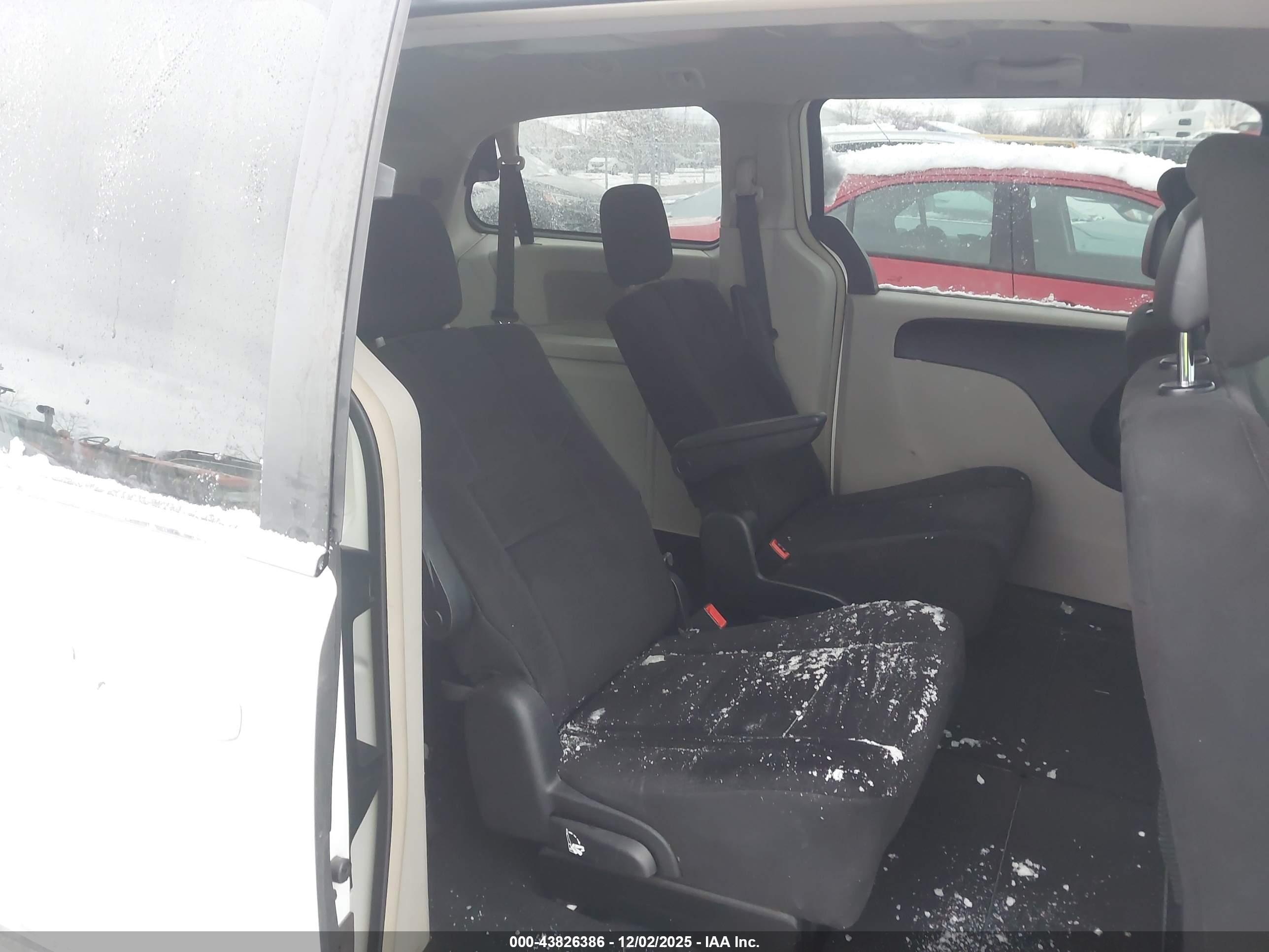 CHRYSLER TOWN image 8