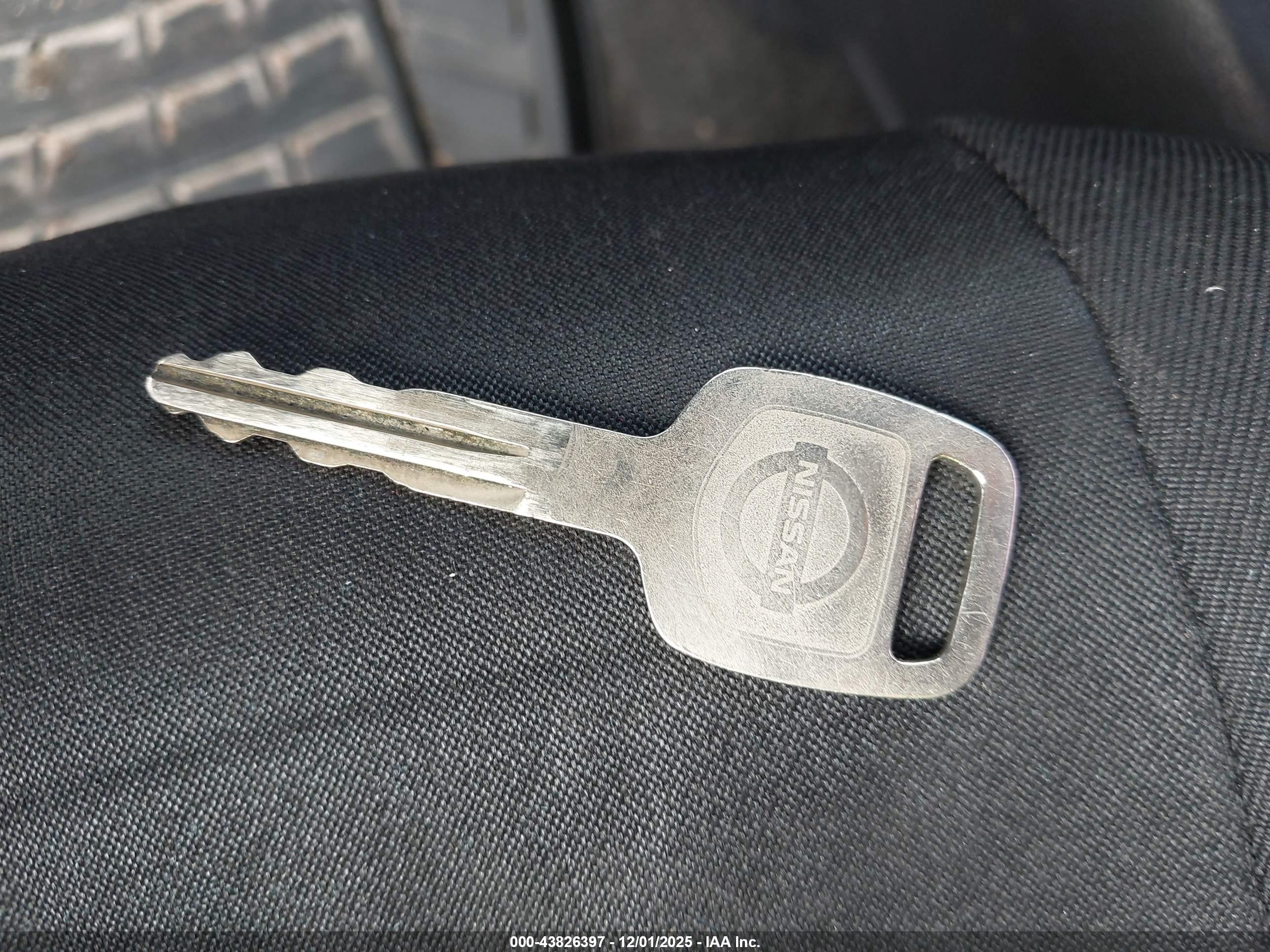 NISSAN VERSA image 11