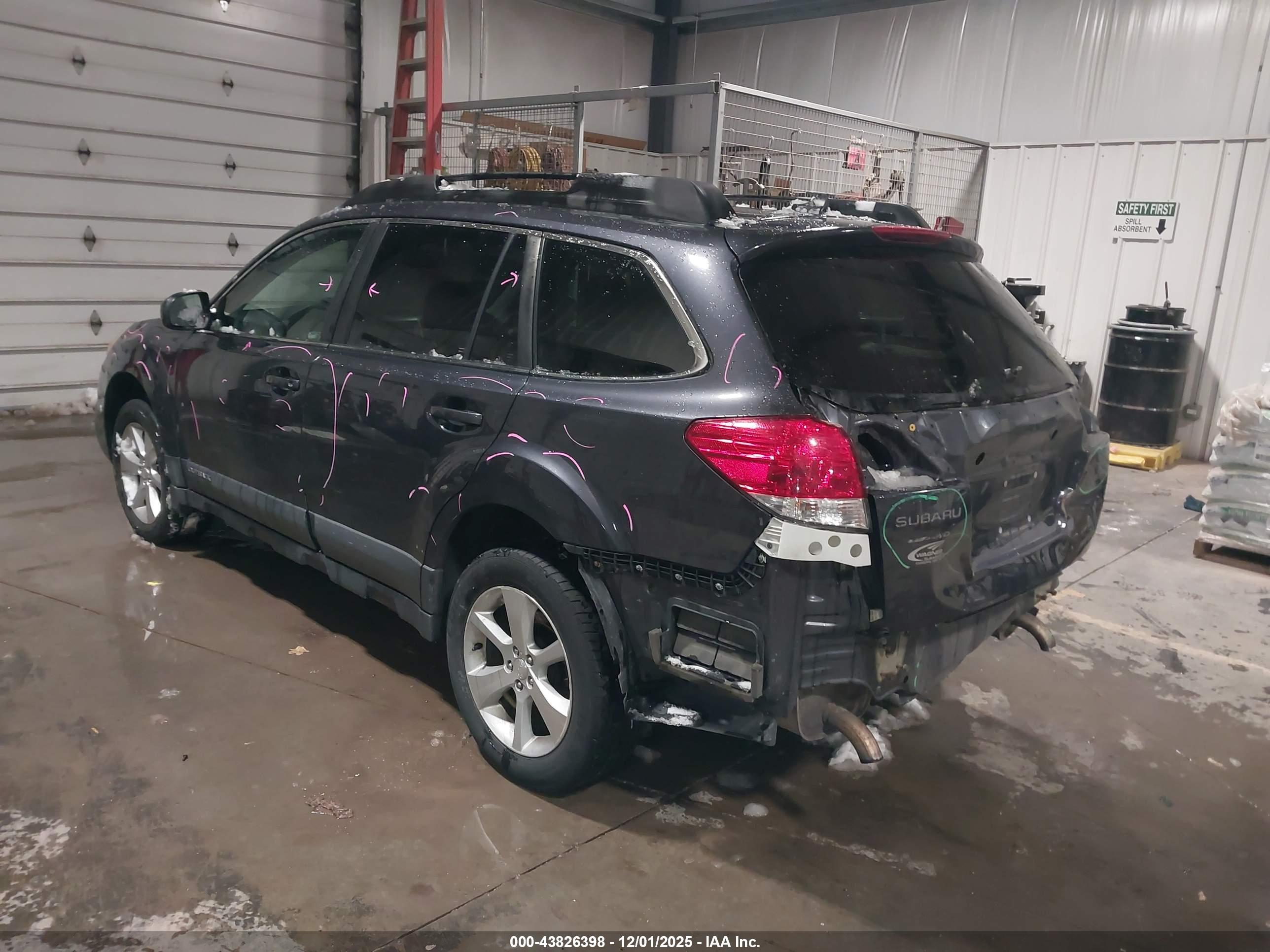 SUBARU OUTBACK image 3