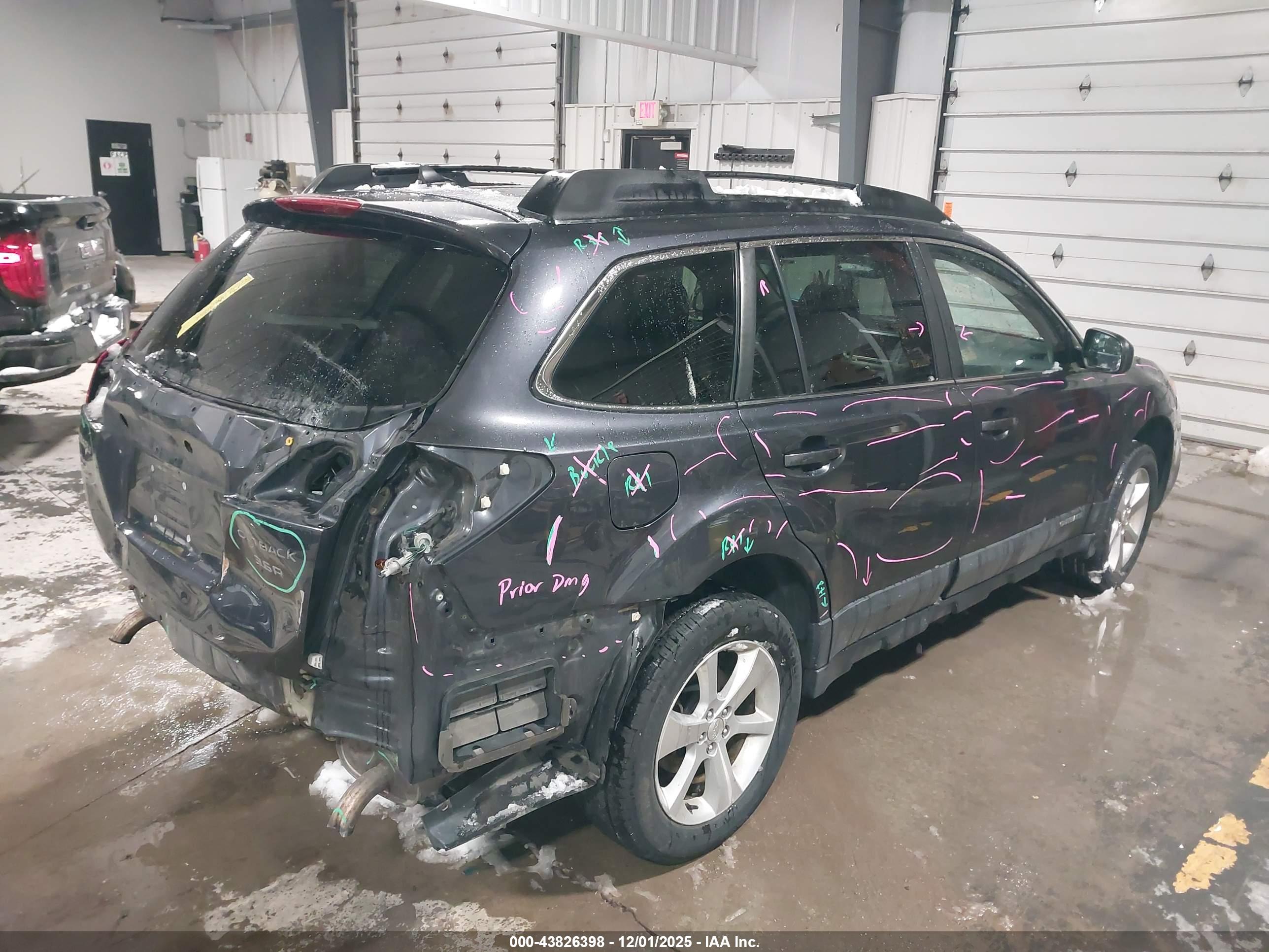 SUBARU OUTBACK image 4