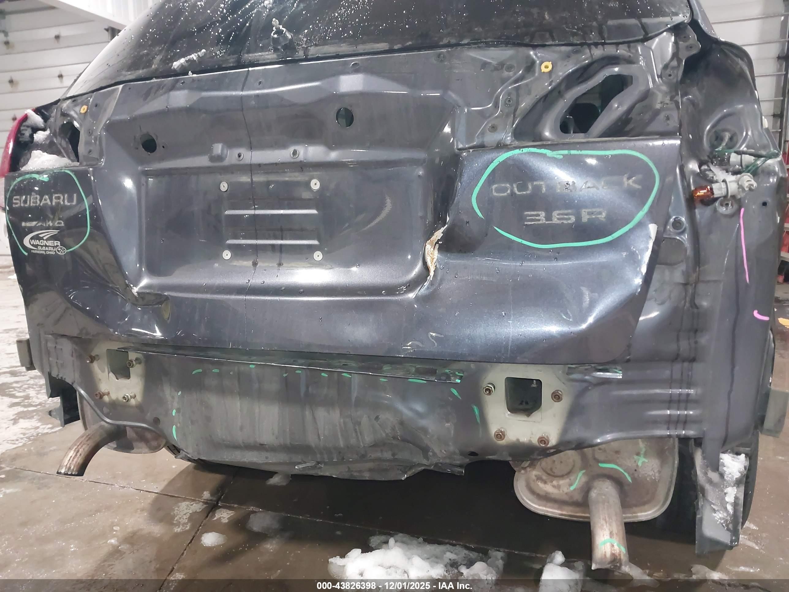 SUBARU OUTBACK image 6