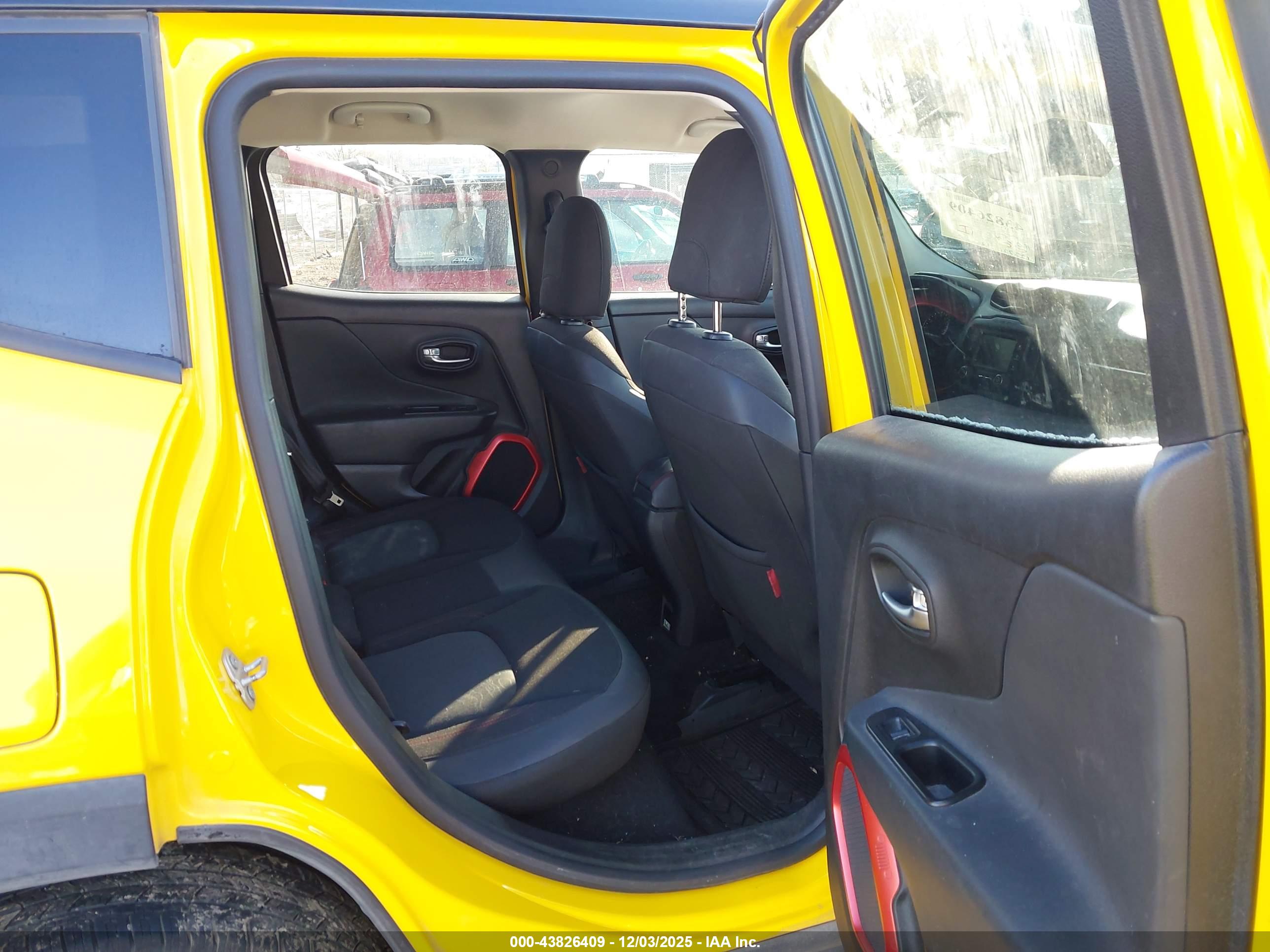 JEEP RENEGADE image 8