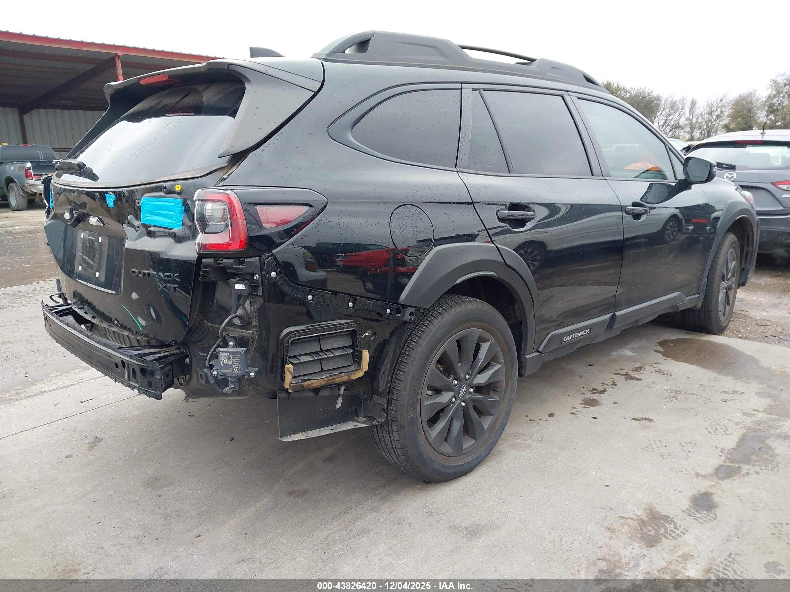 SUBARU OUTBACK image 4