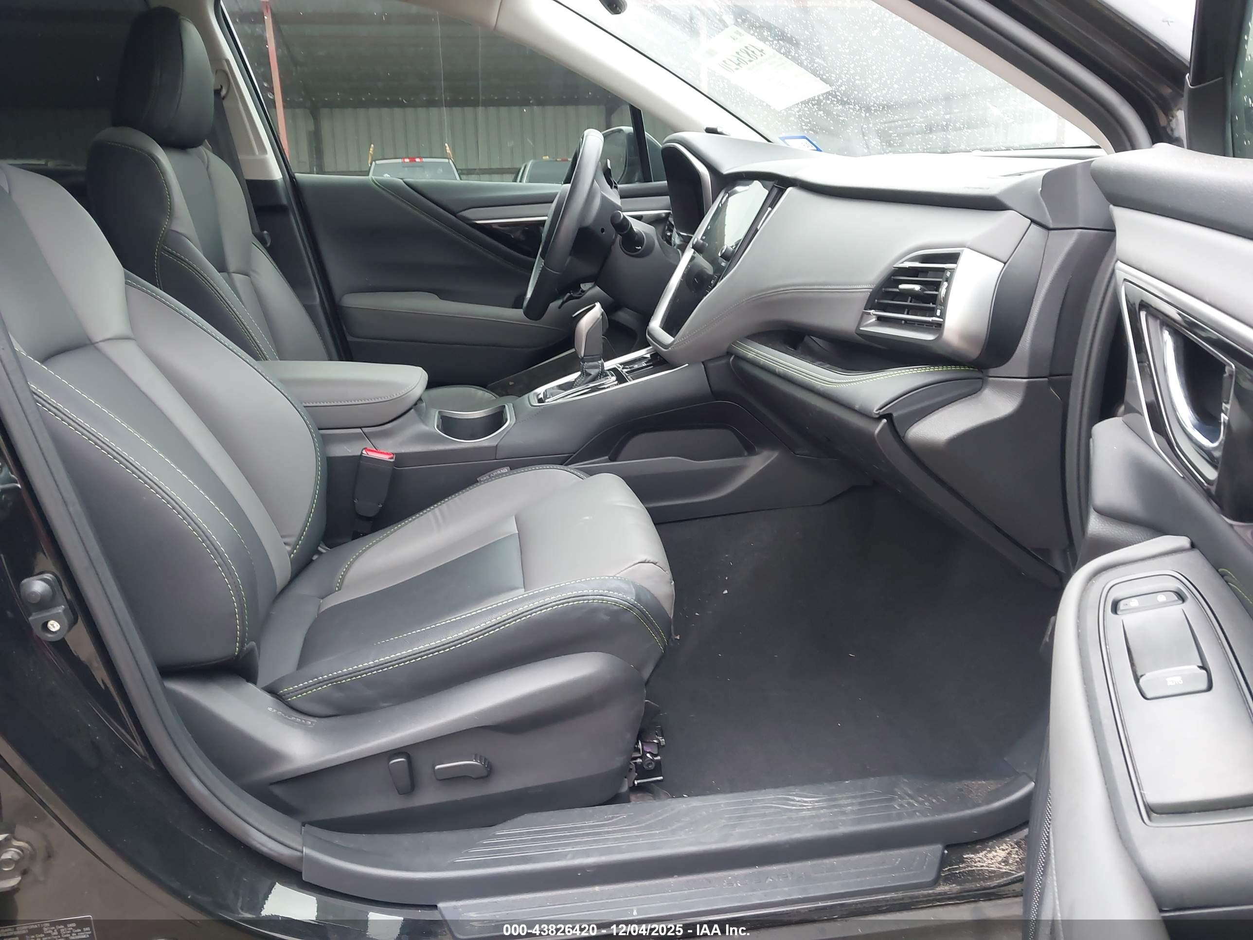 SUBARU OUTBACK image 5