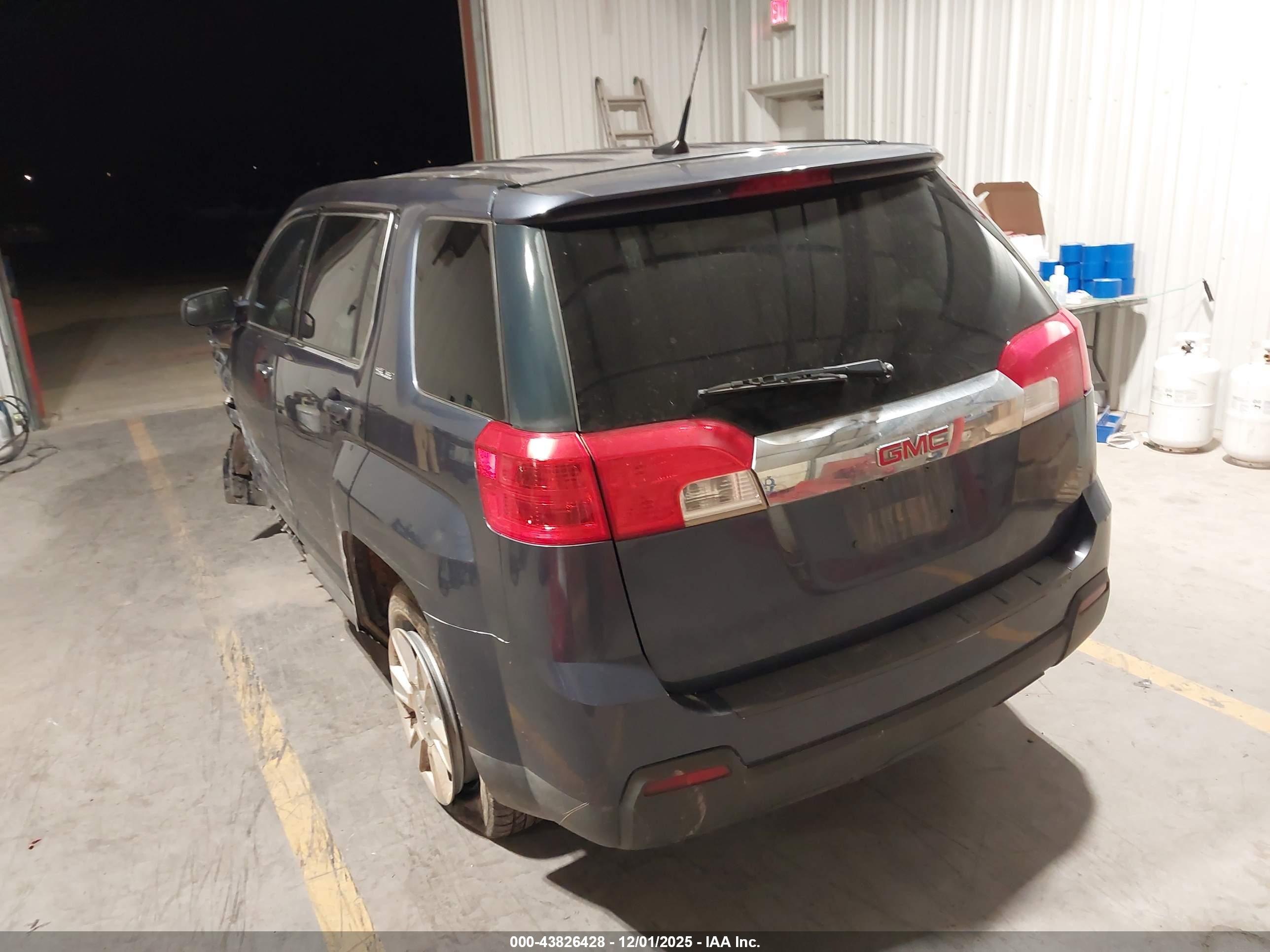 GMC TERRAIN image 3