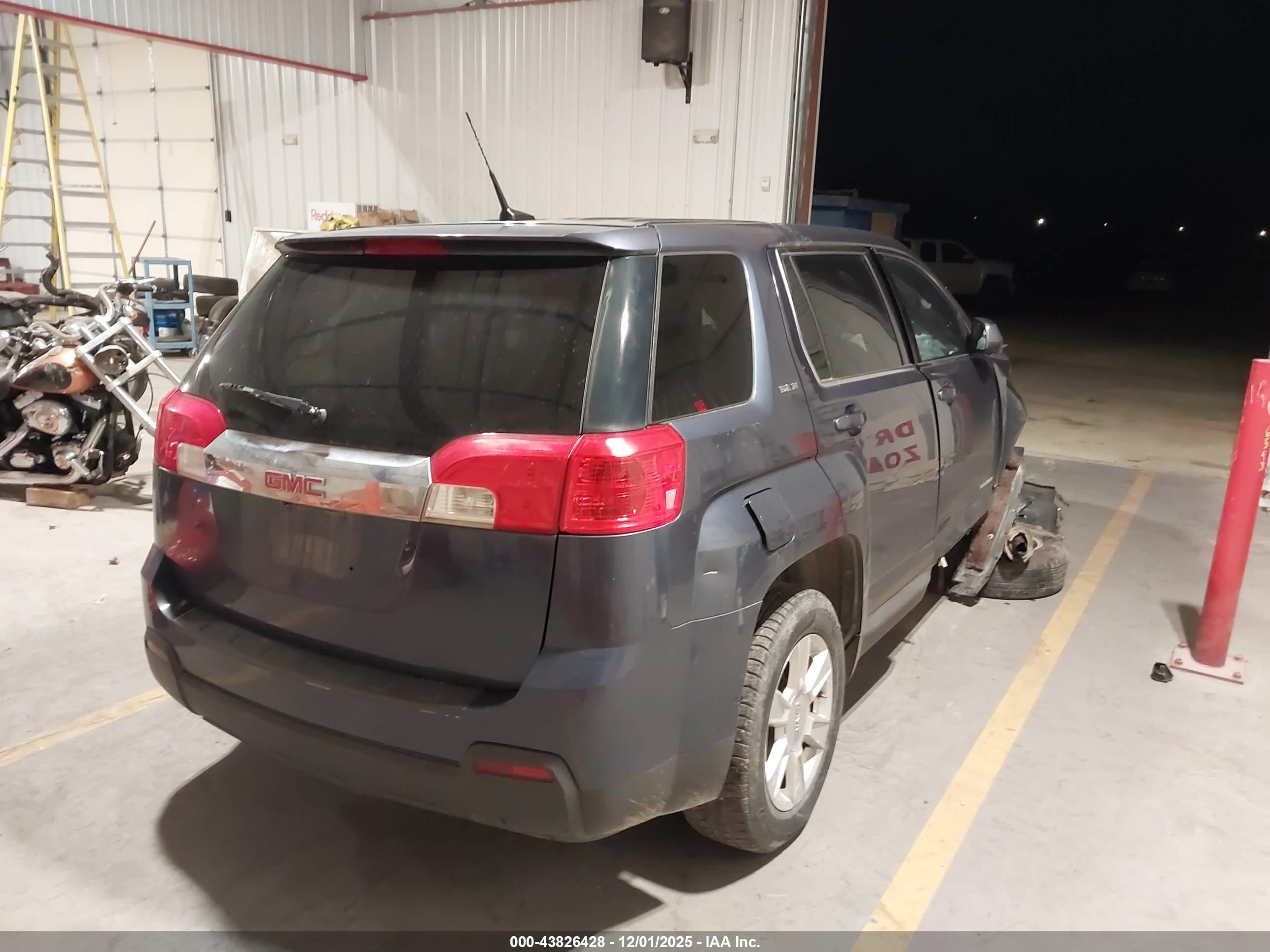 GMC TERRAIN image 4