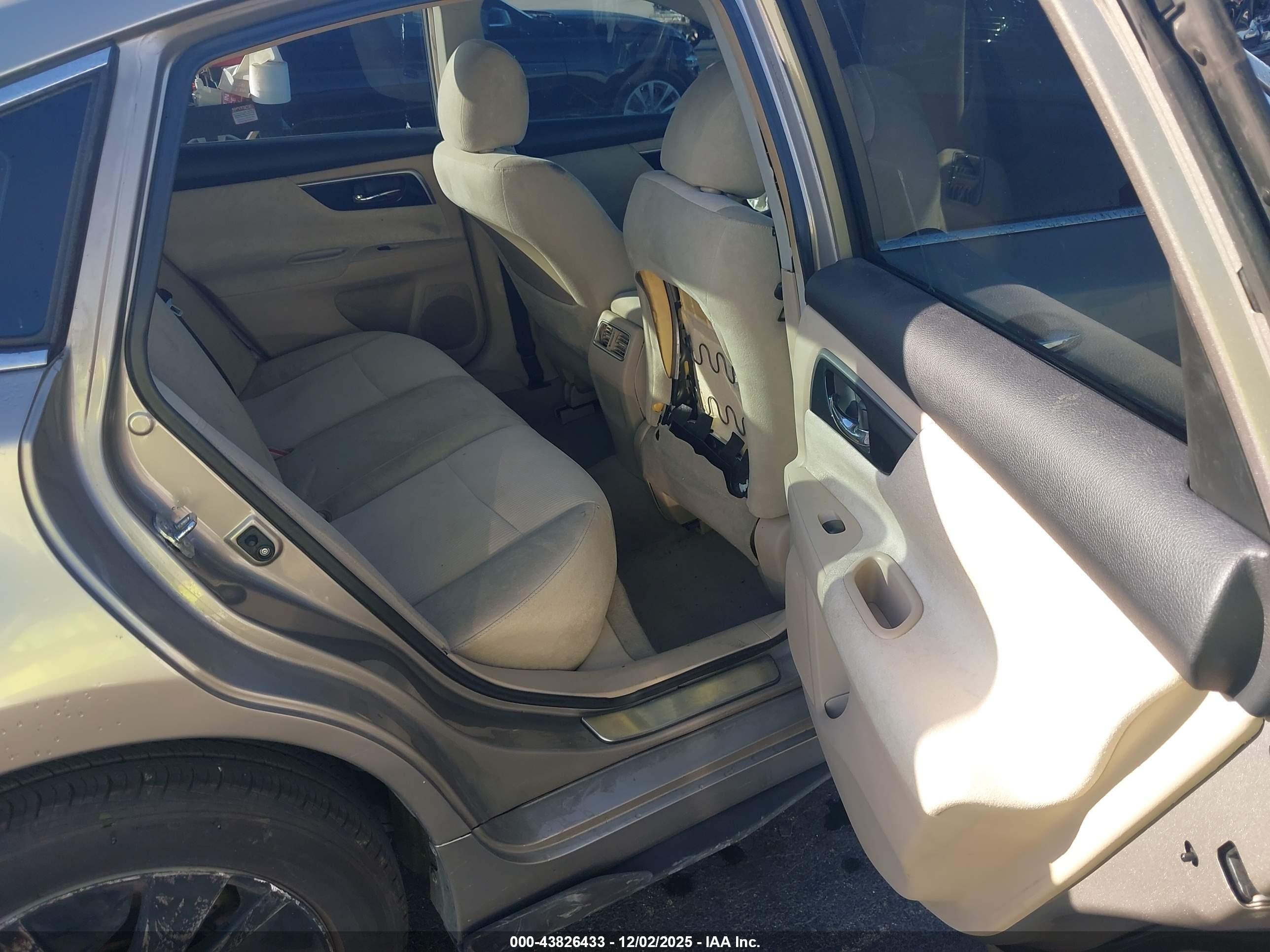 NISSAN ALTIMA image 8