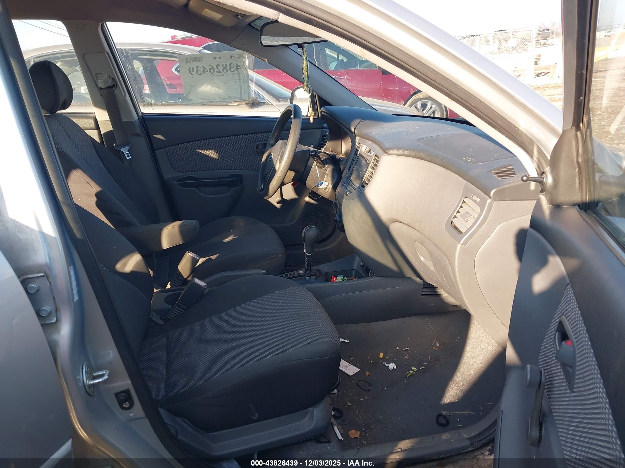 KIA RIO image 5