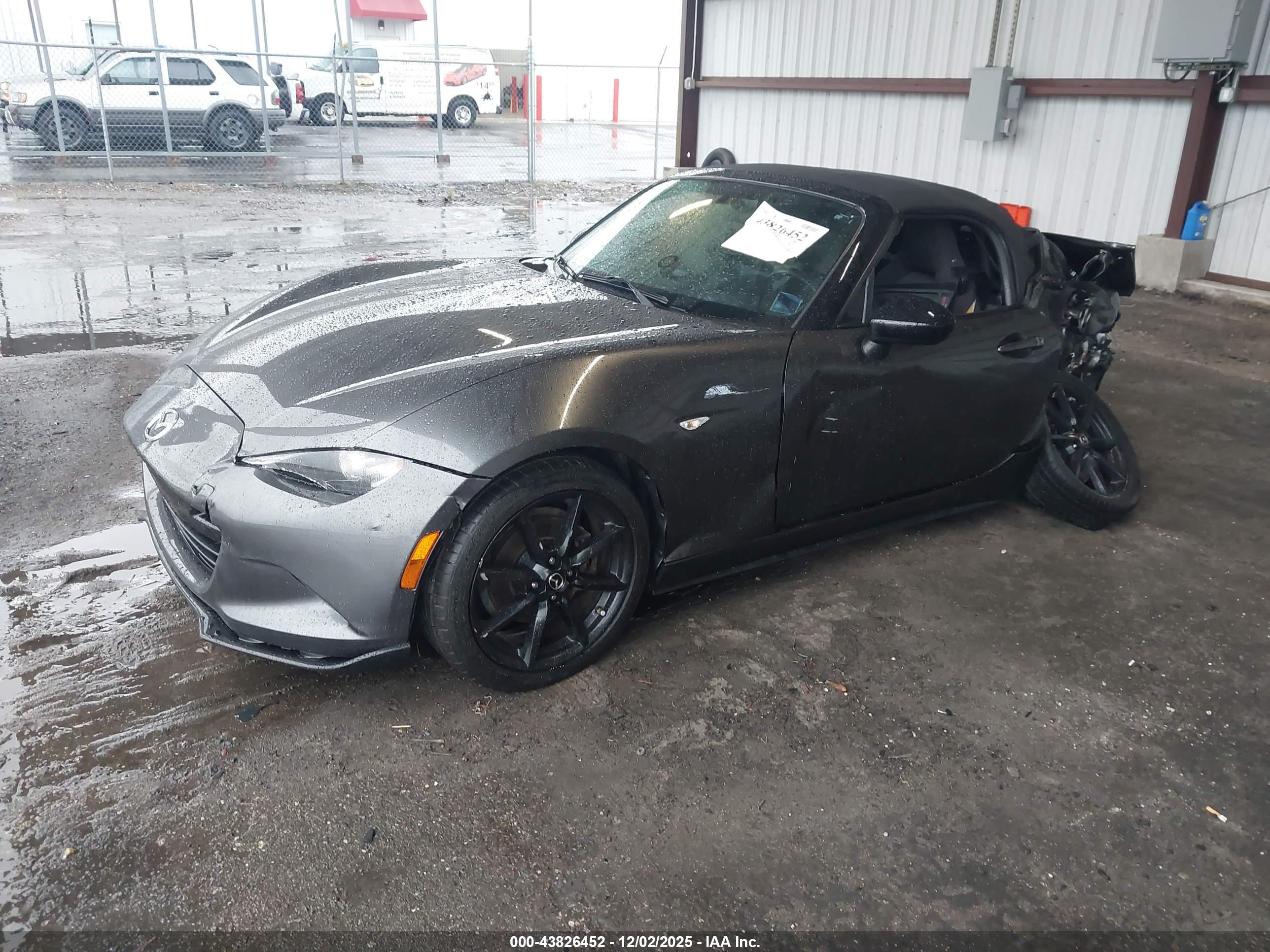MAZDA MX-5 image 2