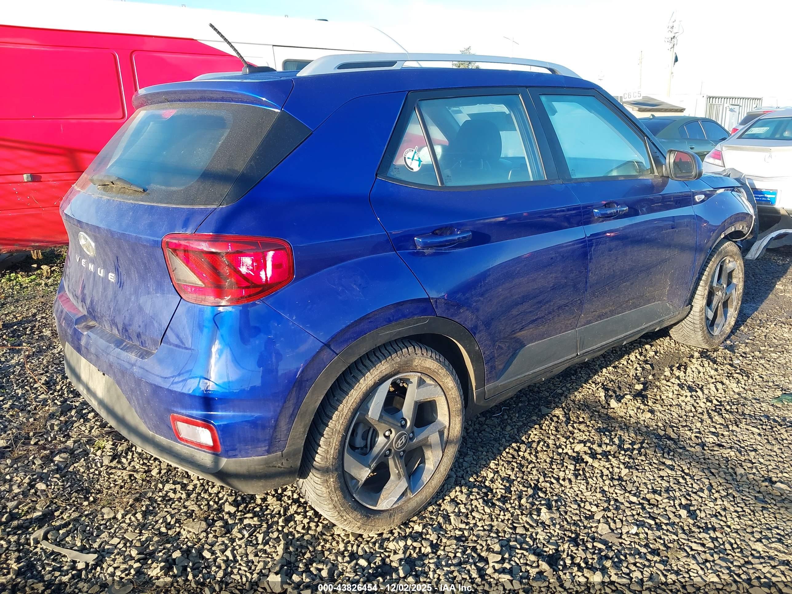 HYUNDAI VENUE image 4