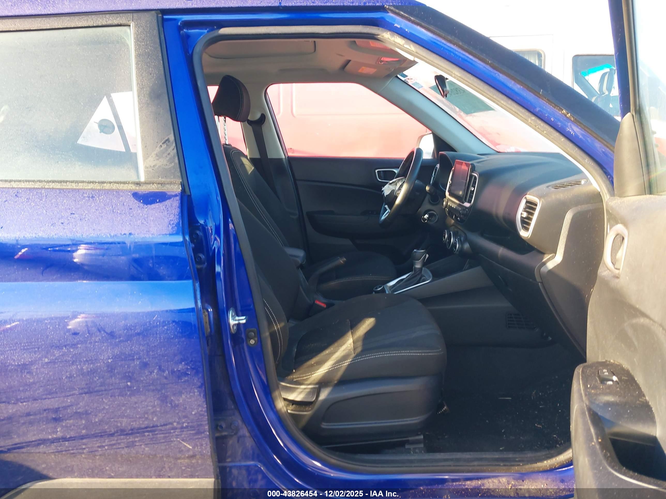HYUNDAI VENUE image 5