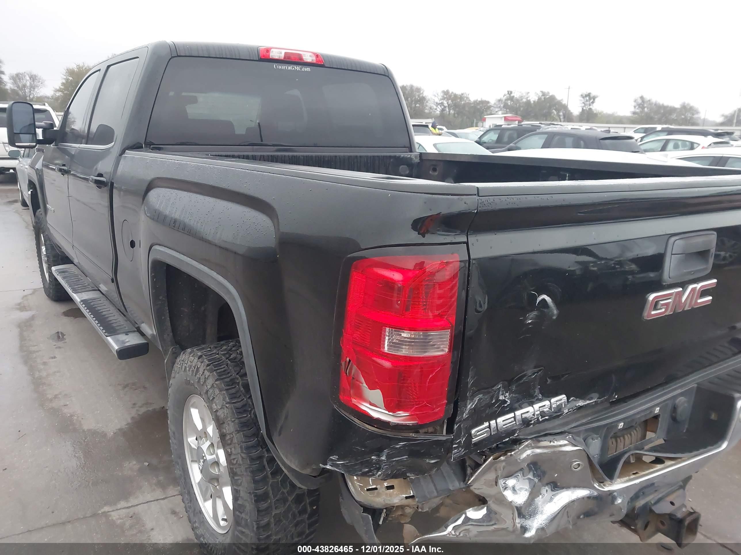 GMC SIERRA image 3