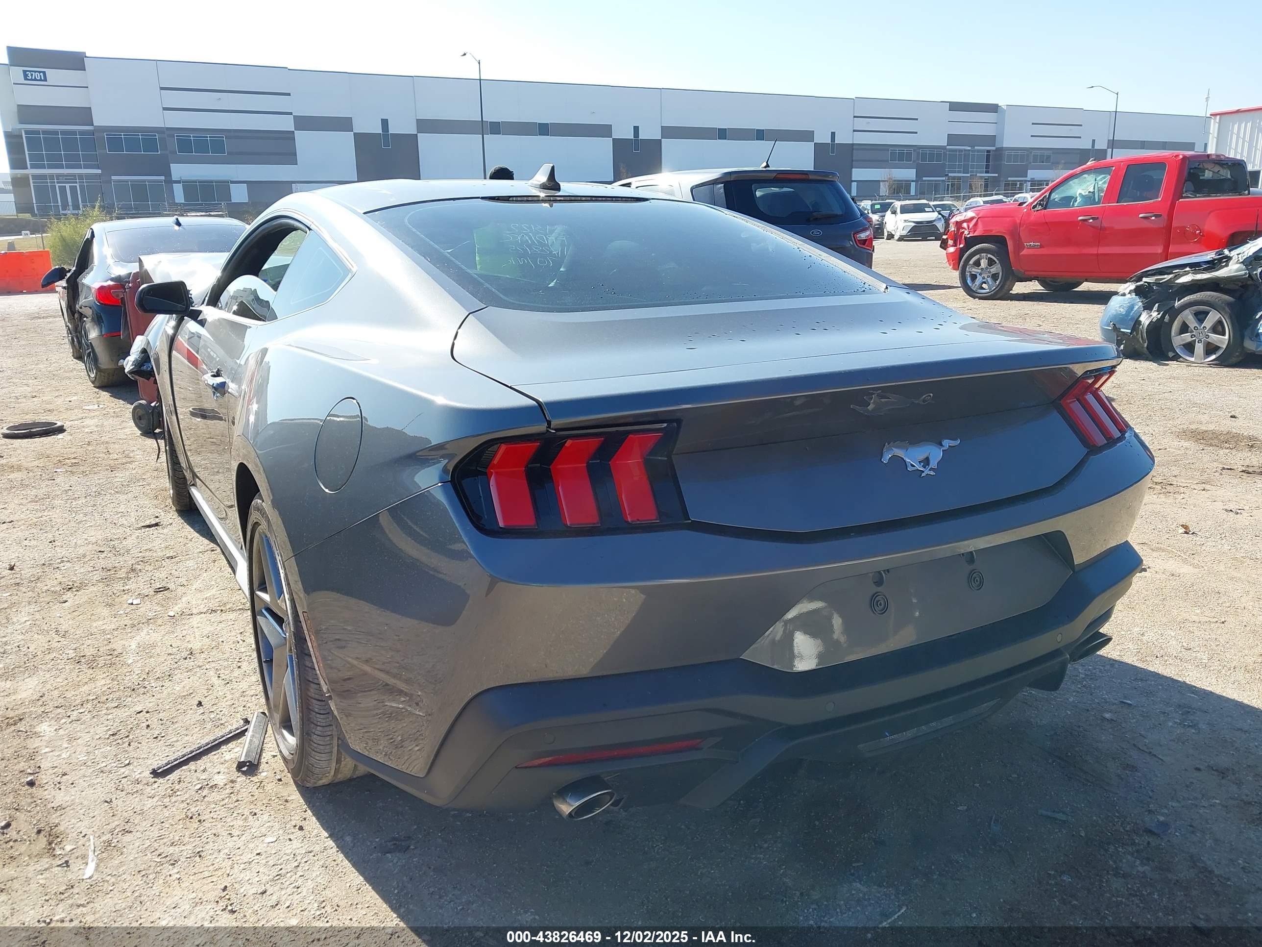 FORD MUSTANG image 3